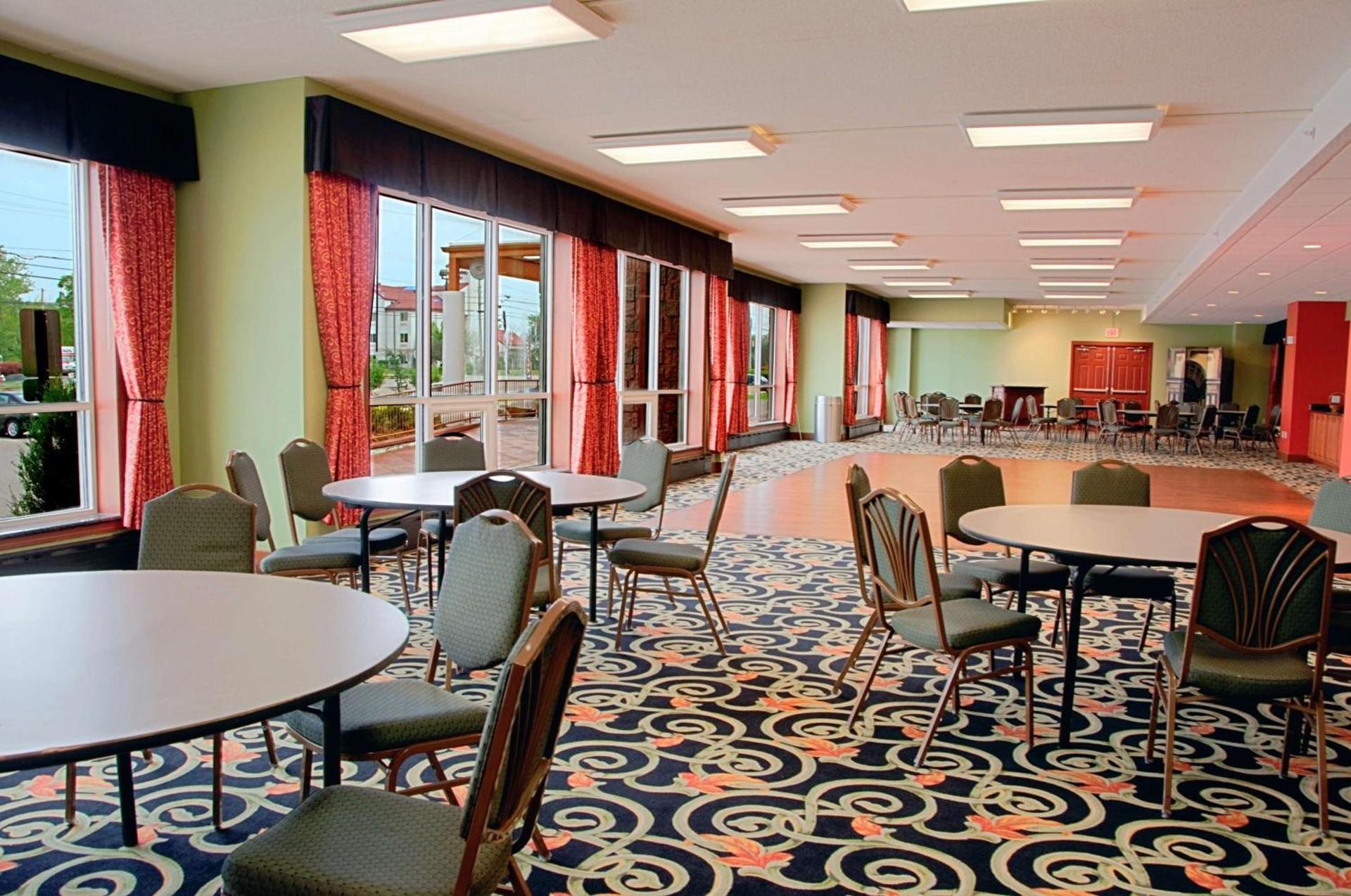 Best Western Plus Sandusky Hotel & Suites photo 6