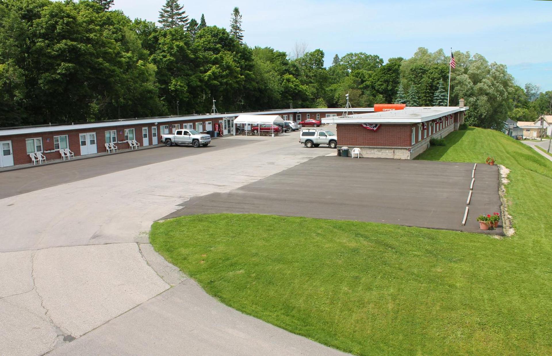 Budget Host Crestview Inn photo 10