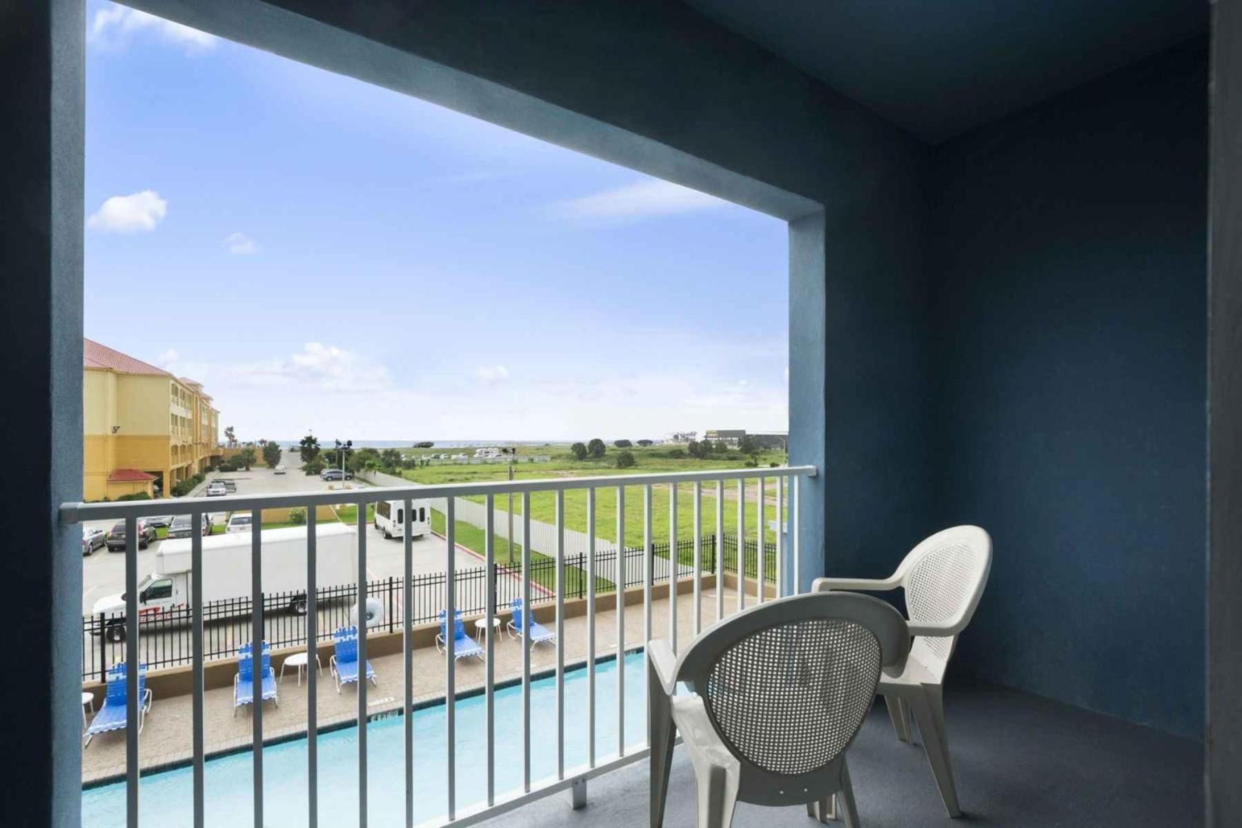 Days Inn & Suites by Wyndham Galveston West/Seawall photo 26