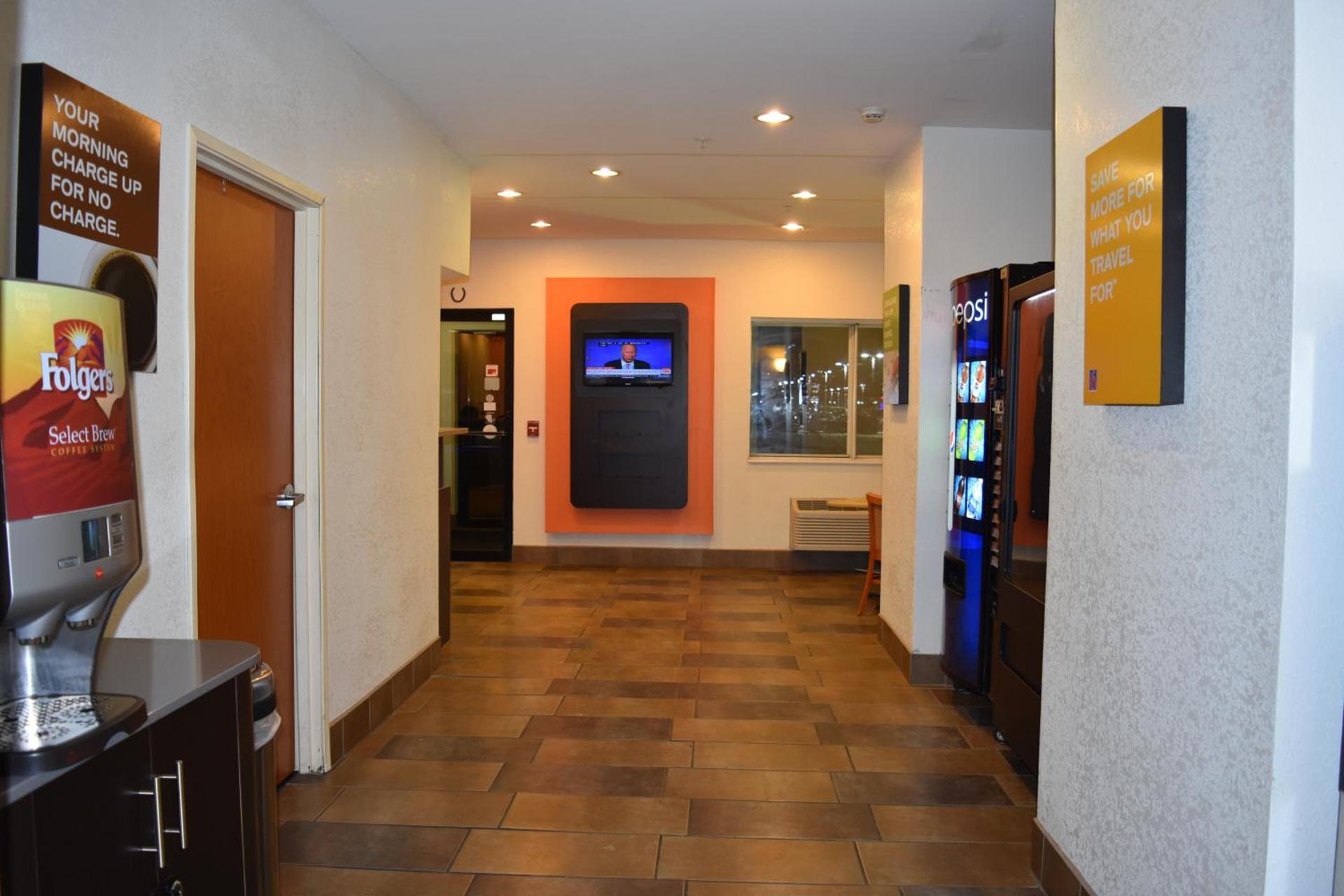 Motel 6-Anderson, IN photo 32