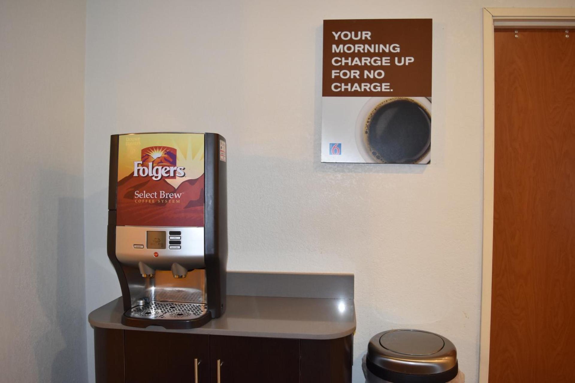 Motel 6-Anderson, IN photo 35