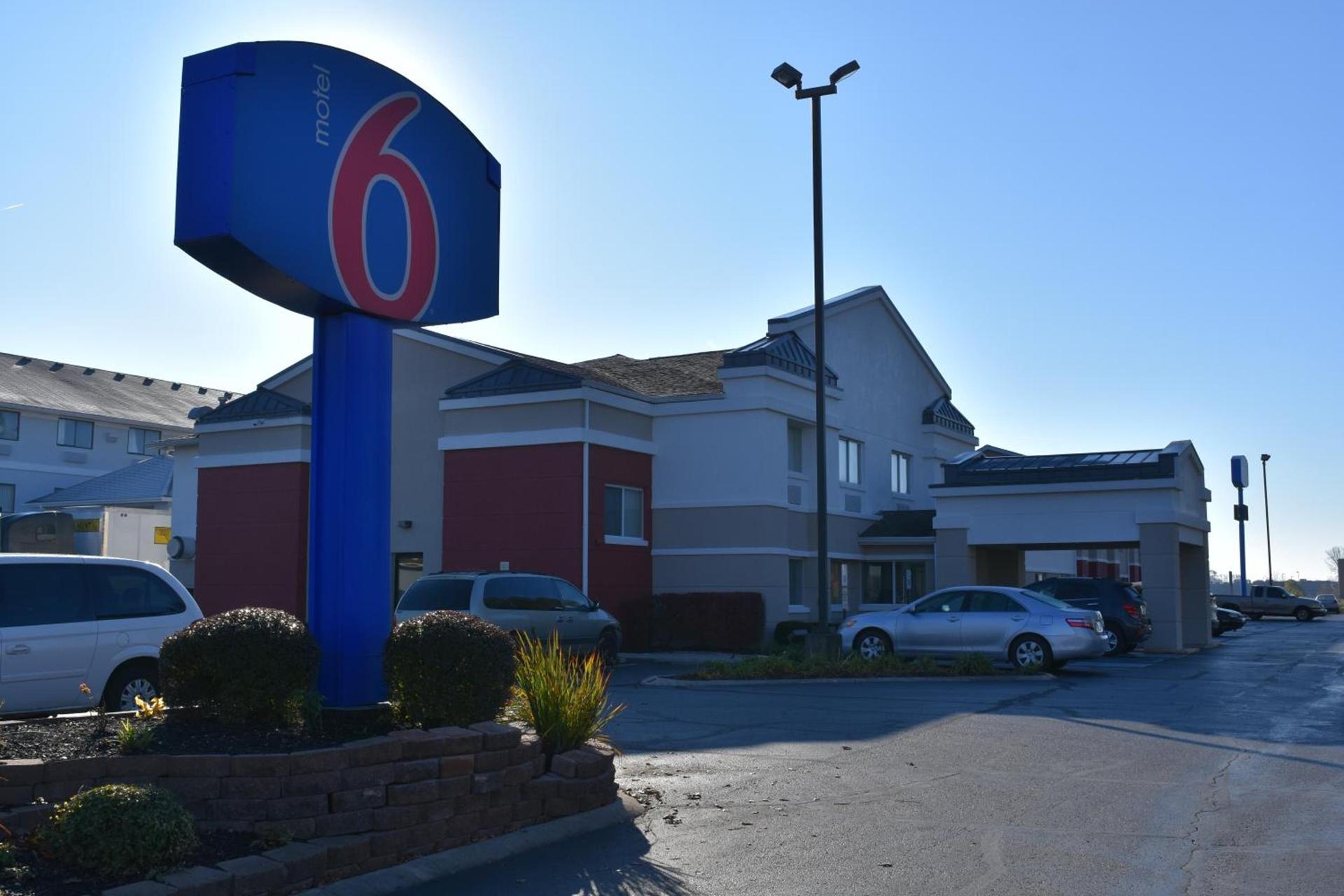 Motel 6-Anderson, IN photo 12