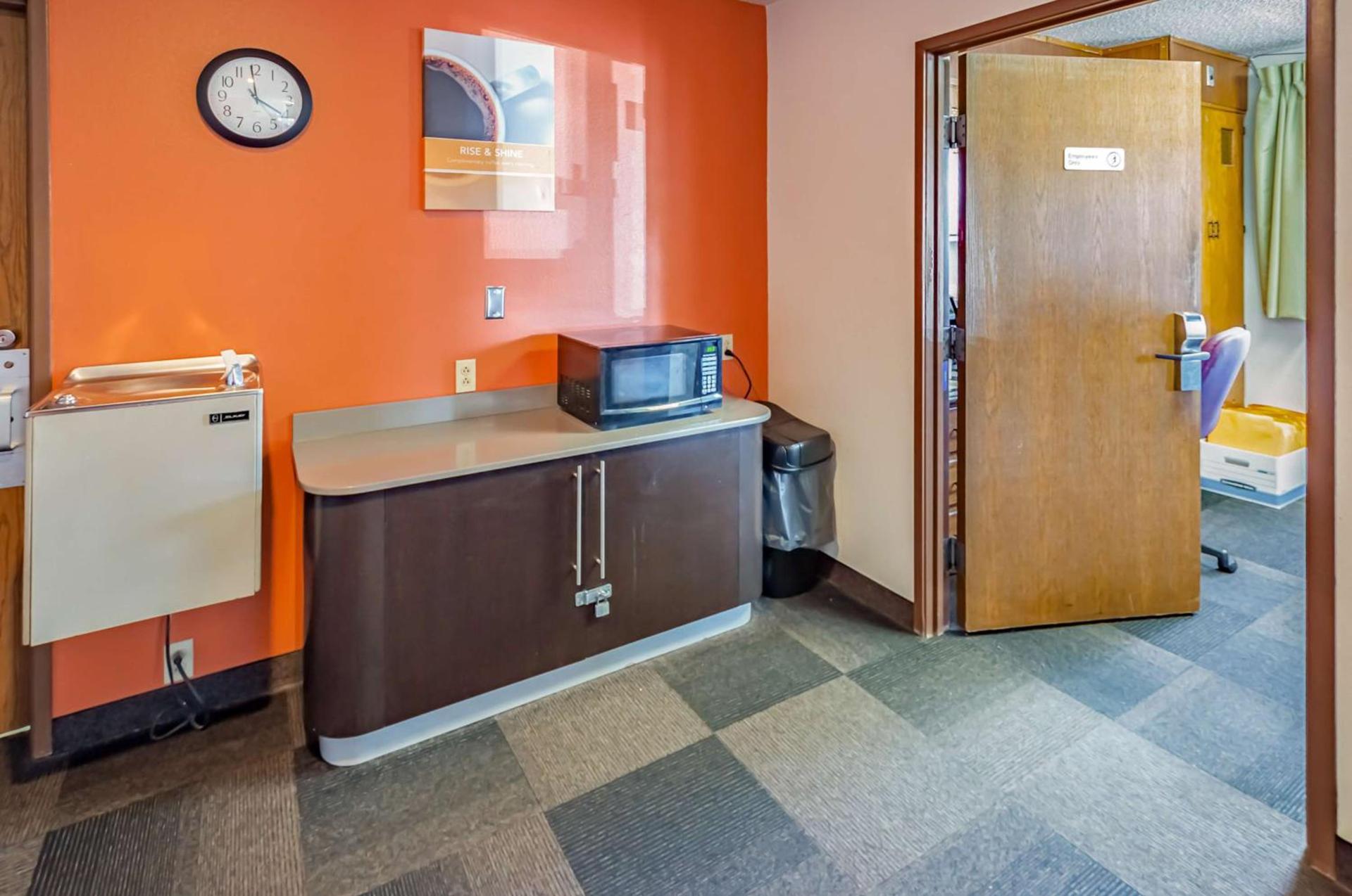Motel 6-Drums photo 22