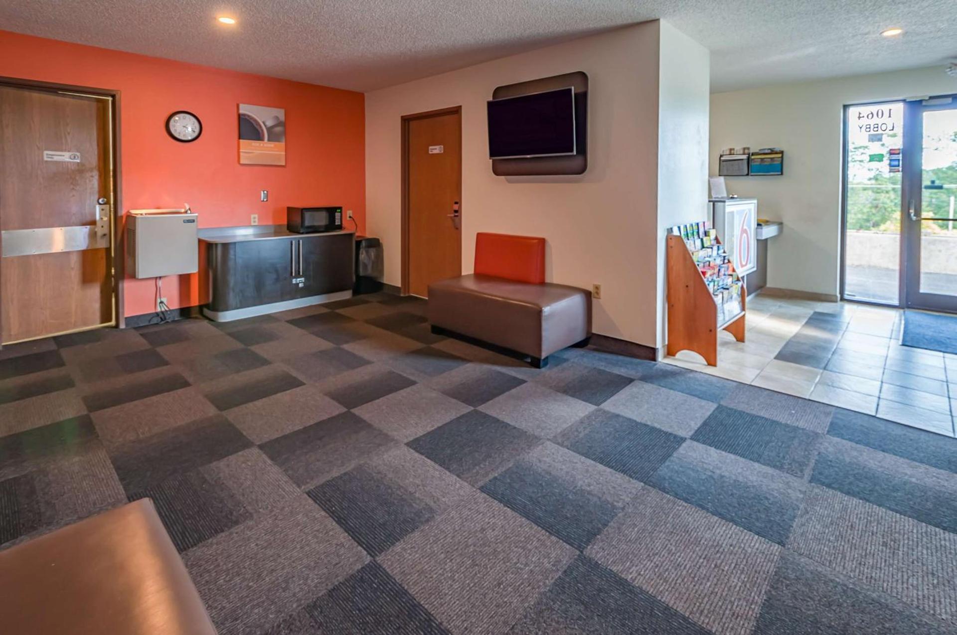 Motel 6-Drums photo 13