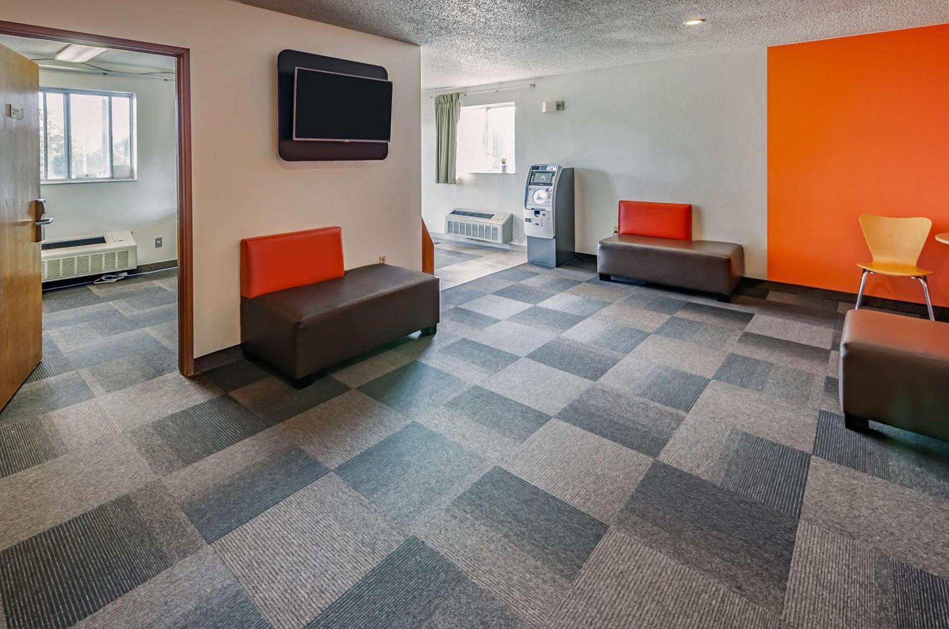 Motel 6-Drums photo 9