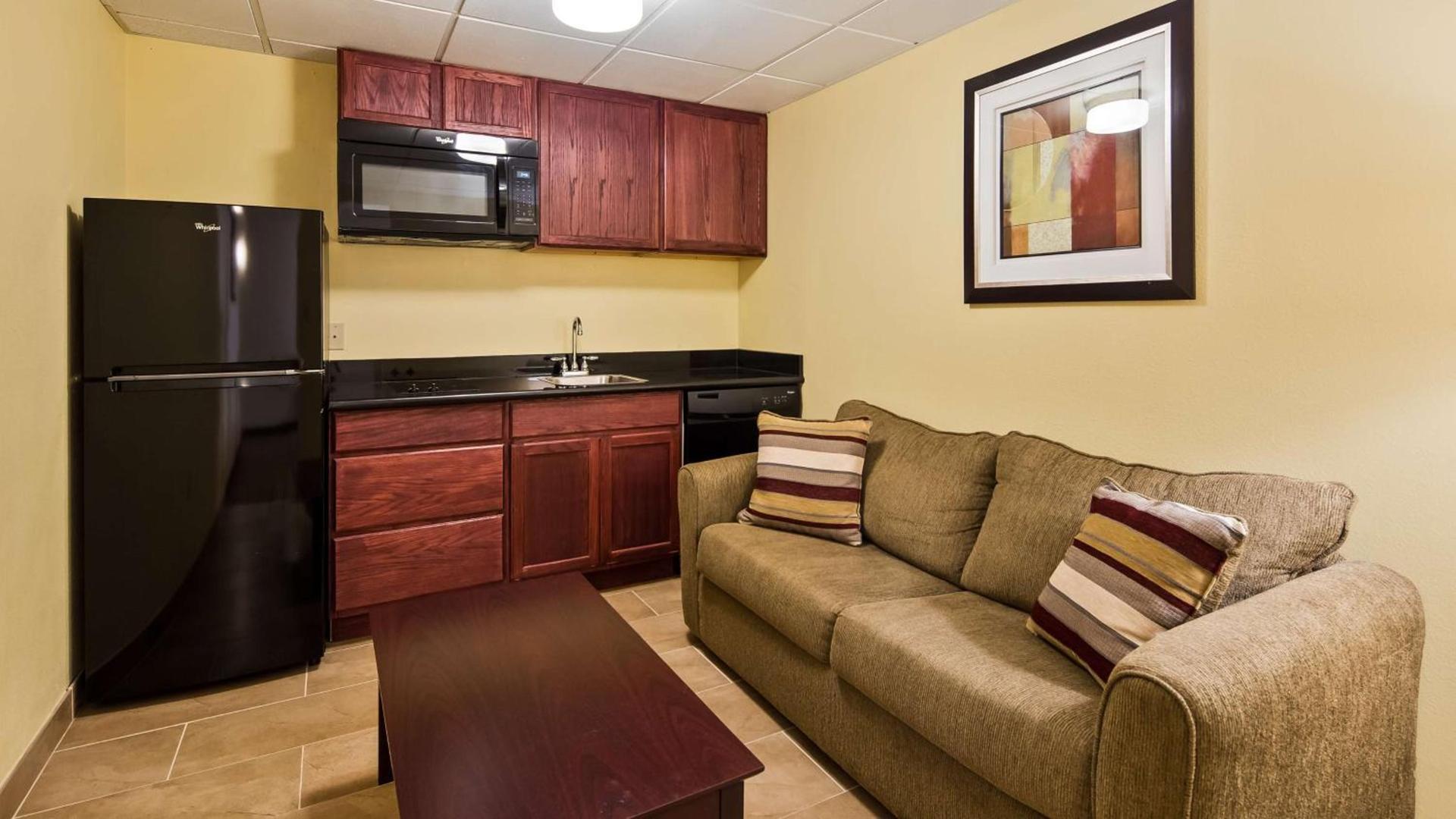 Best Western Airport Inn & Suites Cleveland photo 6
