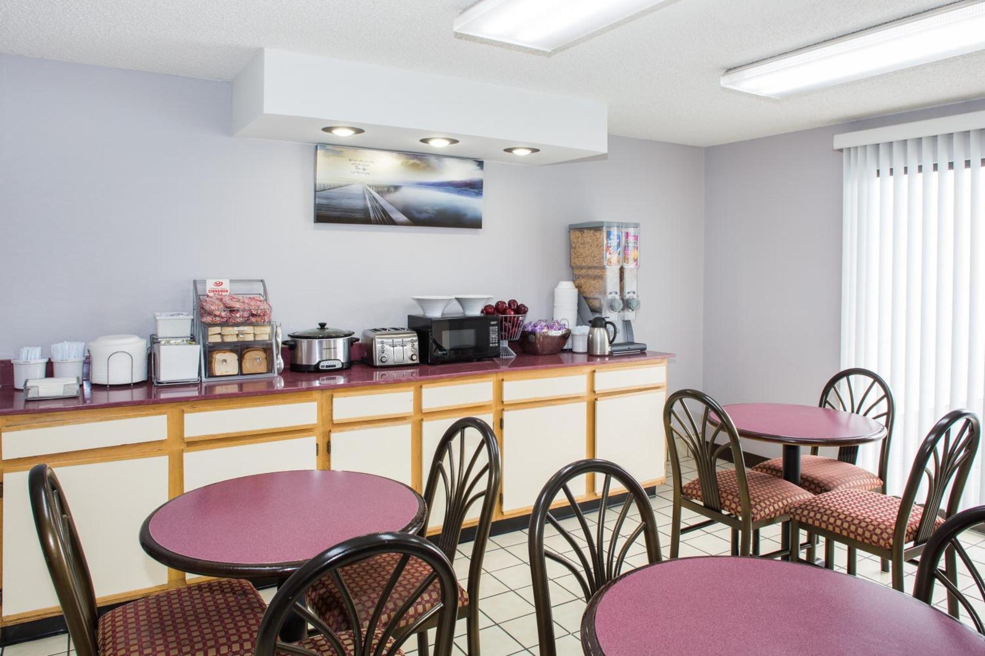 Super 8 by Wyndham Springdale AR photo 36