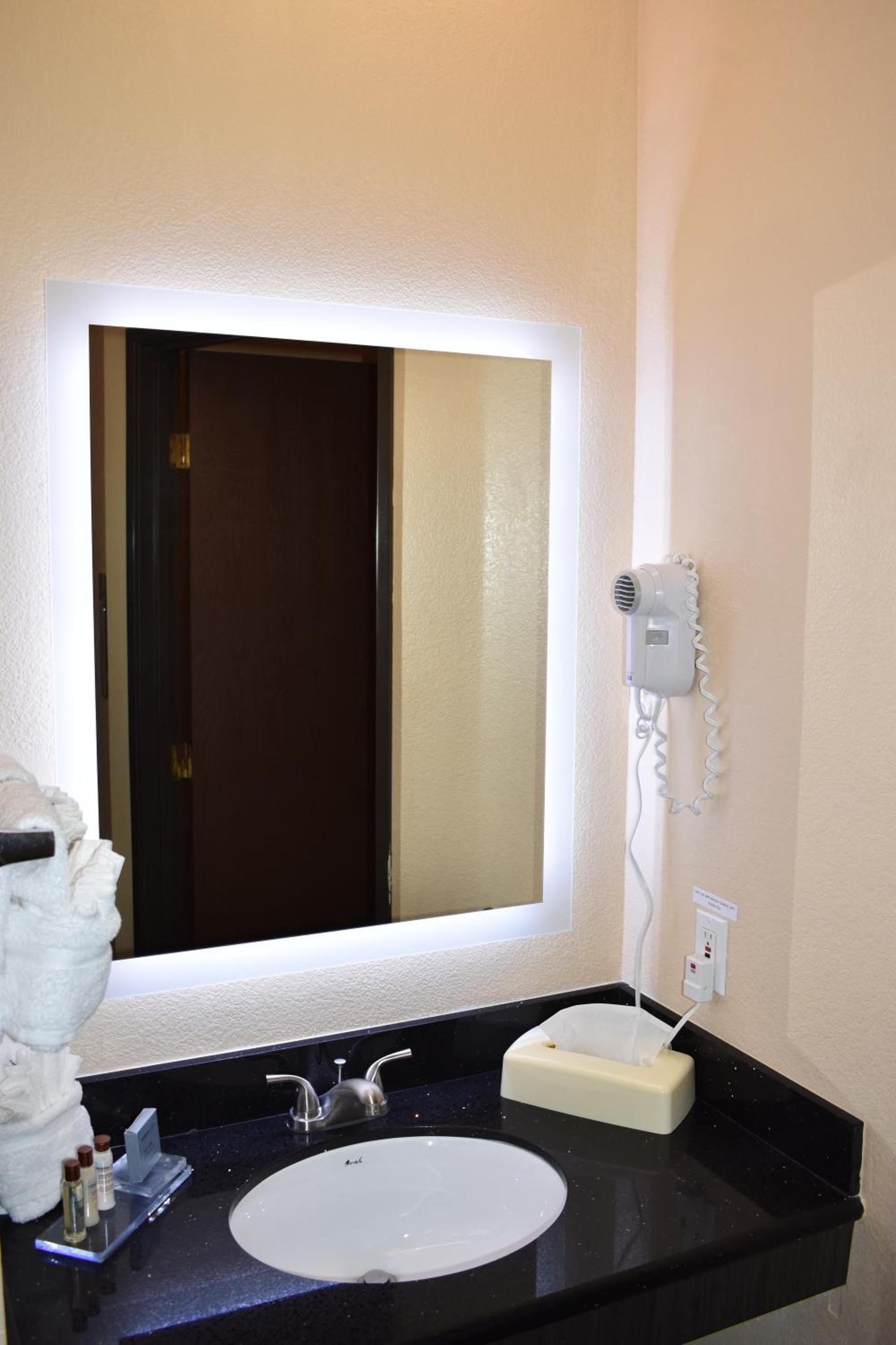Hawthorn Suites Las Vegas photo 13