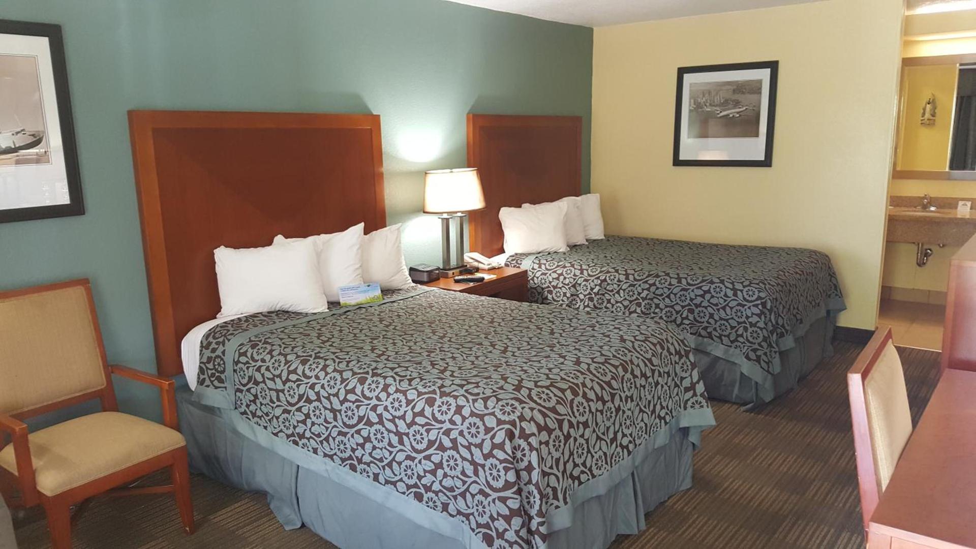 Days Inn by Wyndham Jacksonville Airport photo 17