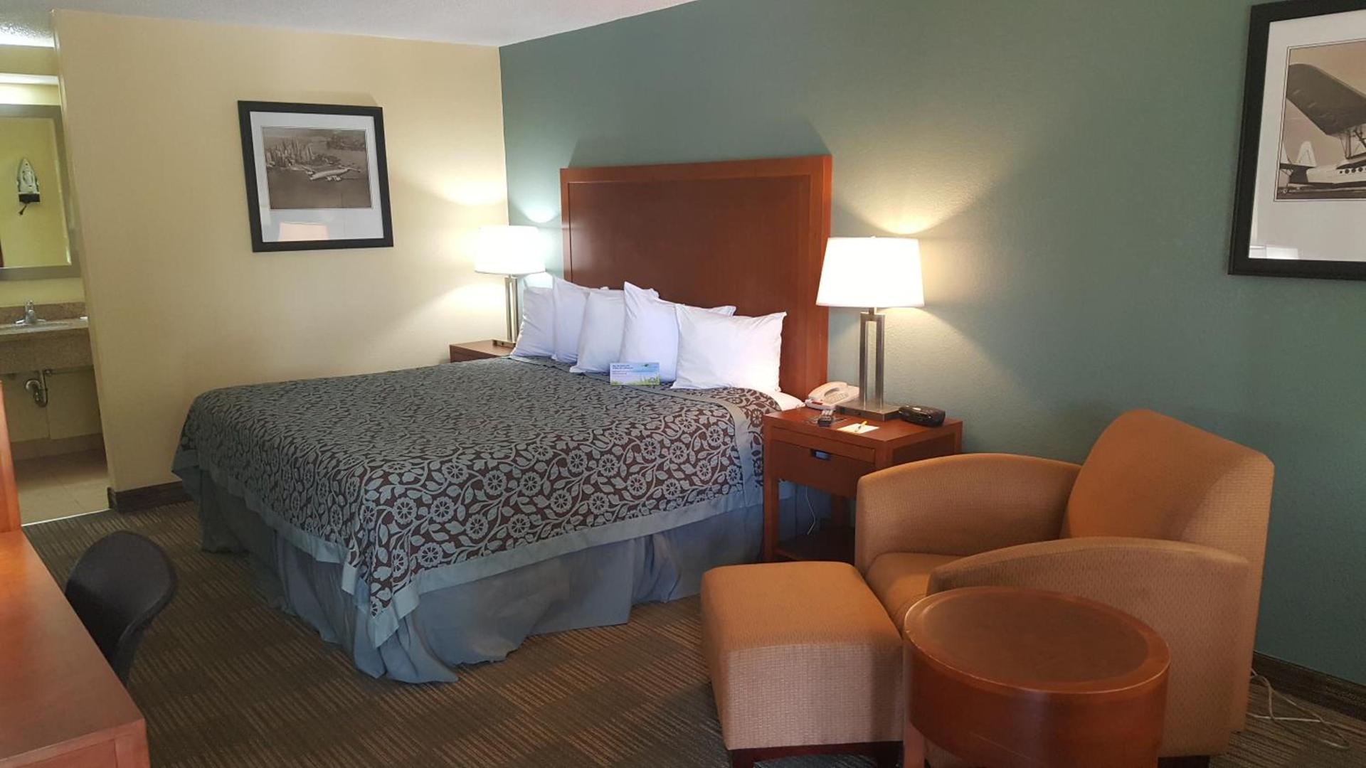 Days Inn by Wyndham Jacksonville Airport photo 16