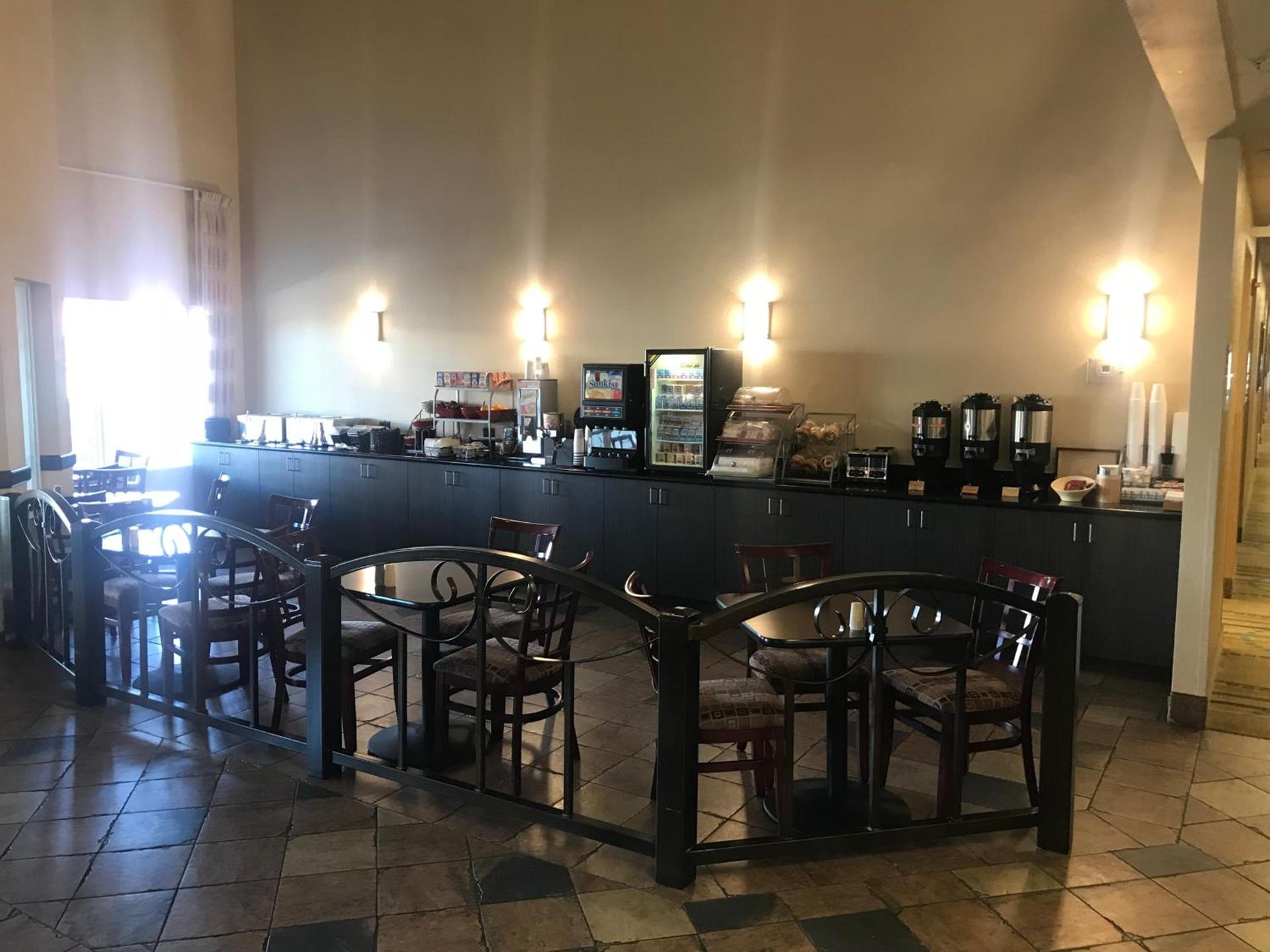 Hawthorn Suites Las Vegas photo 2