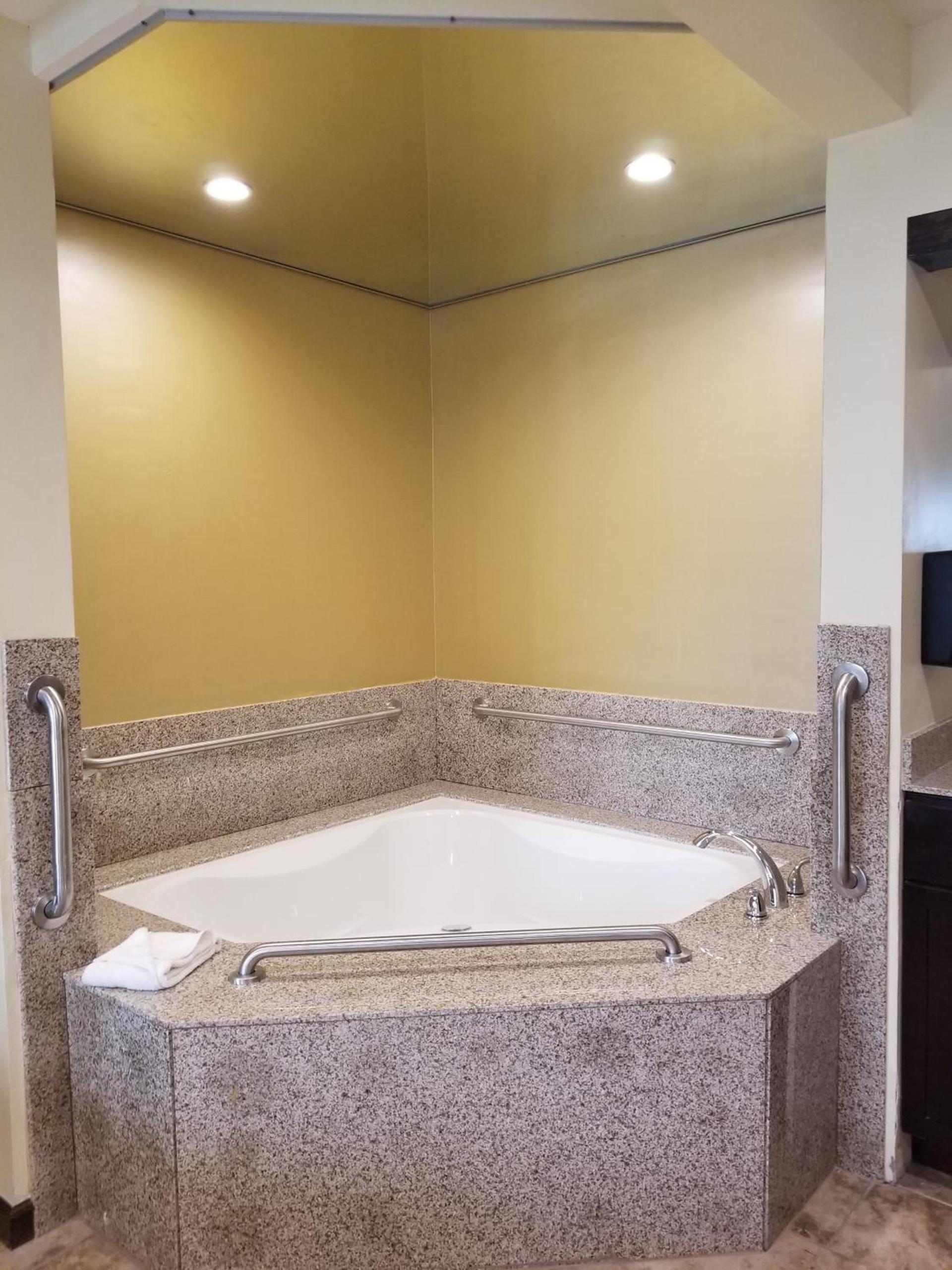 Tuscan Garden Inn photo 41