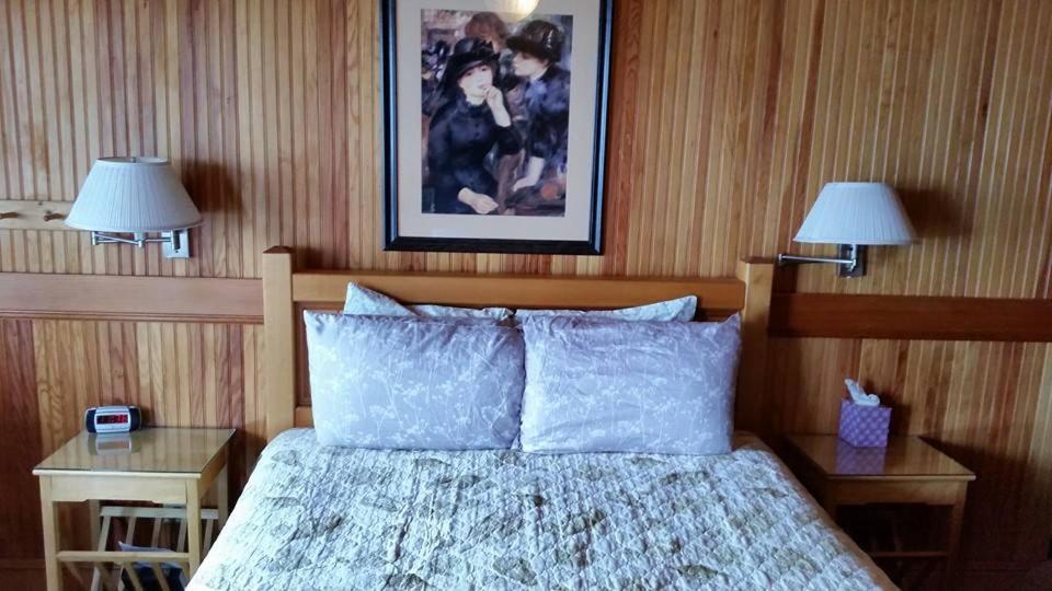Whistling Winds Motel photo 31
