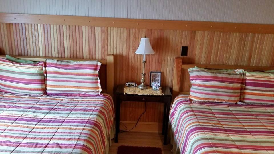 Whistling Winds Motel photo 29