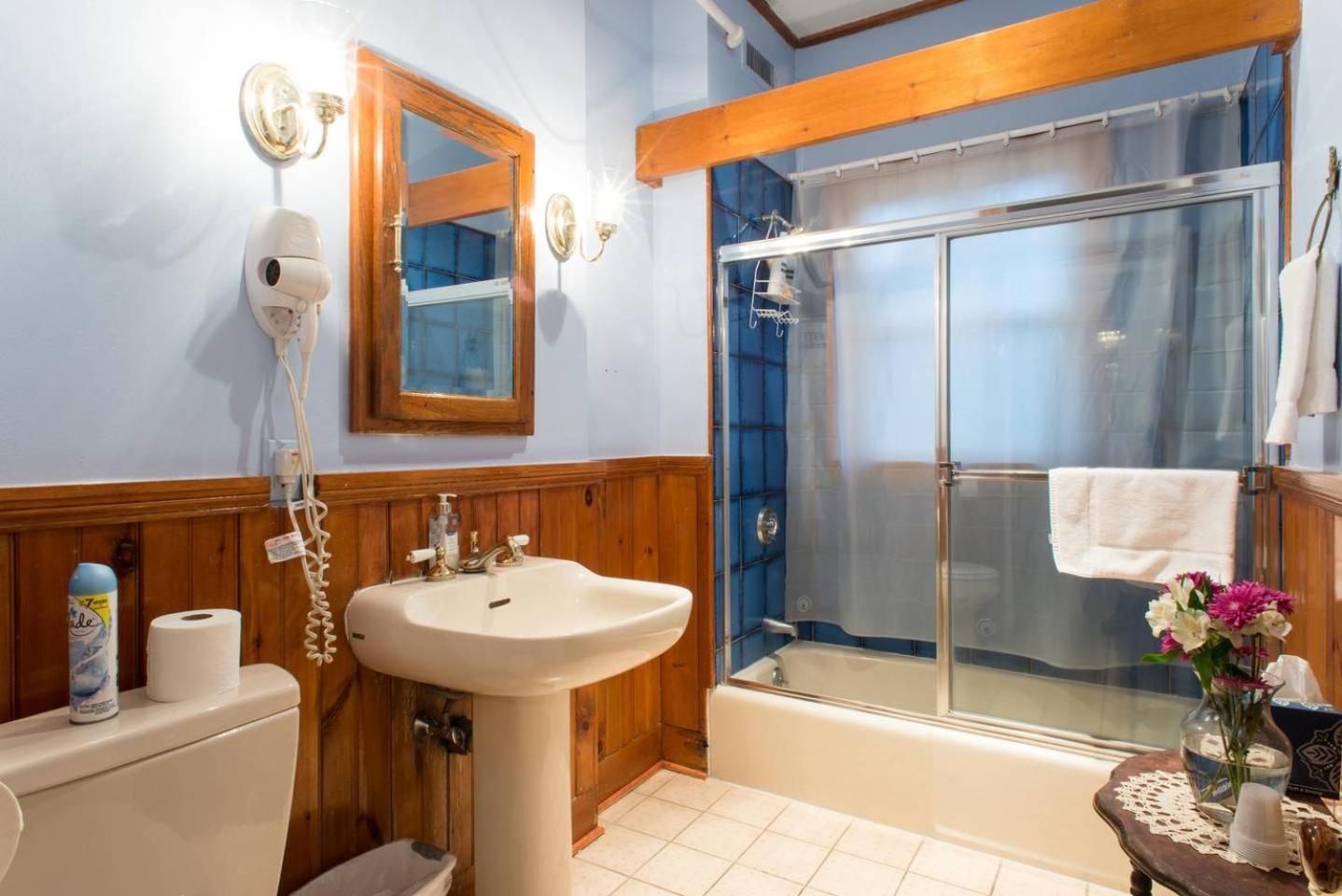 The Coolidge Corner Guest House: A Brookline Bed and Breakfast photo 38