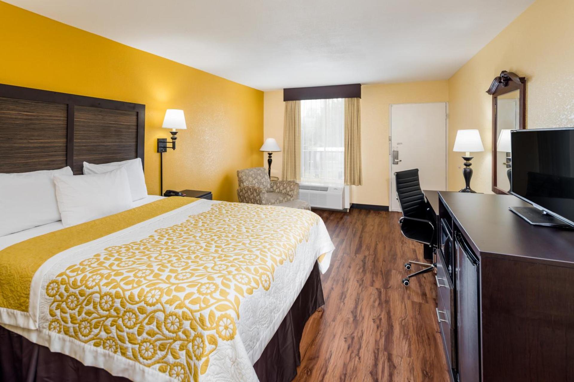 Days Inn by Wyndham Madison photo 38