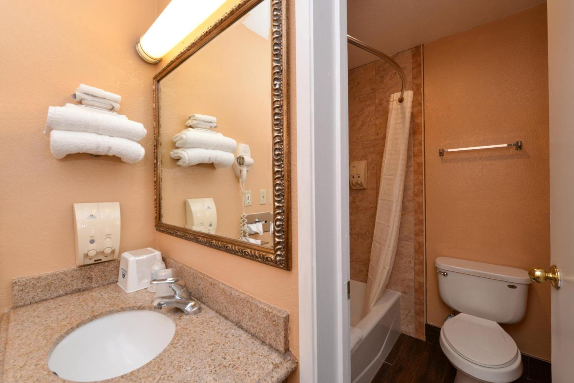 Americas Best Value Inn & Suites-East Bakersfield photo 16