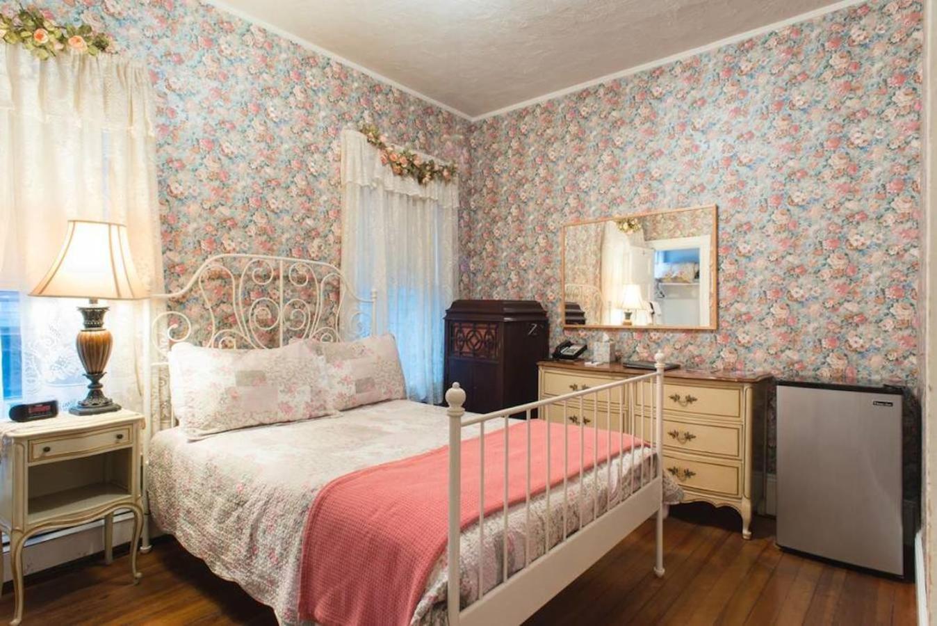 The Coolidge Corner Guest House: A Brookline Bed and Breakfast photo 10