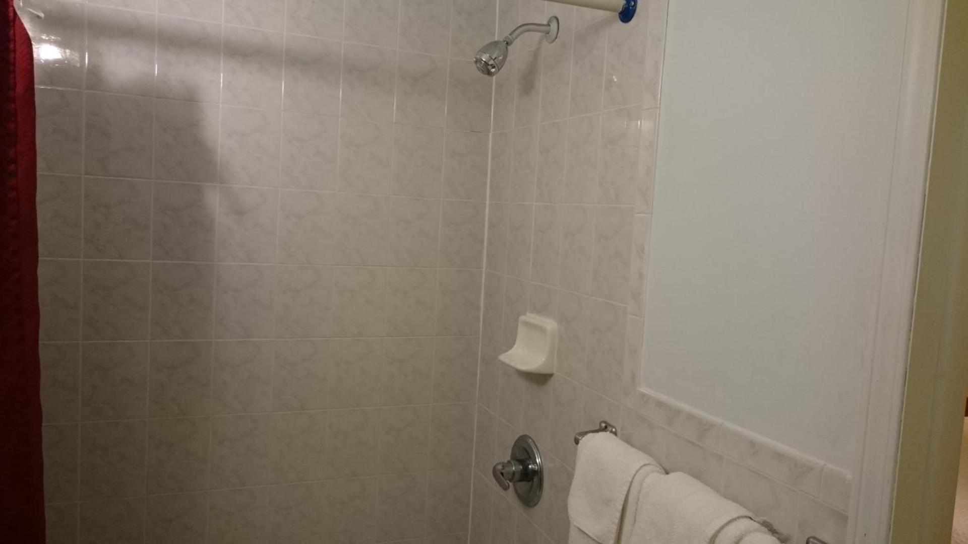 Greenview Inn Riverhead photo 16