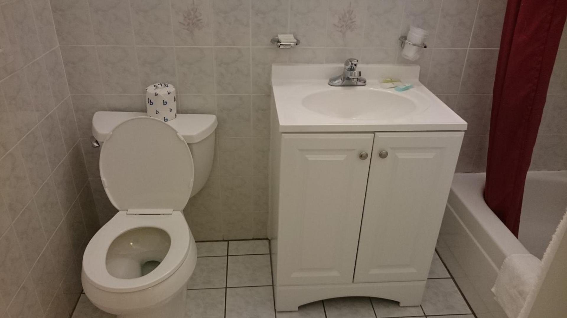 Greenview Inn Riverhead photo 17