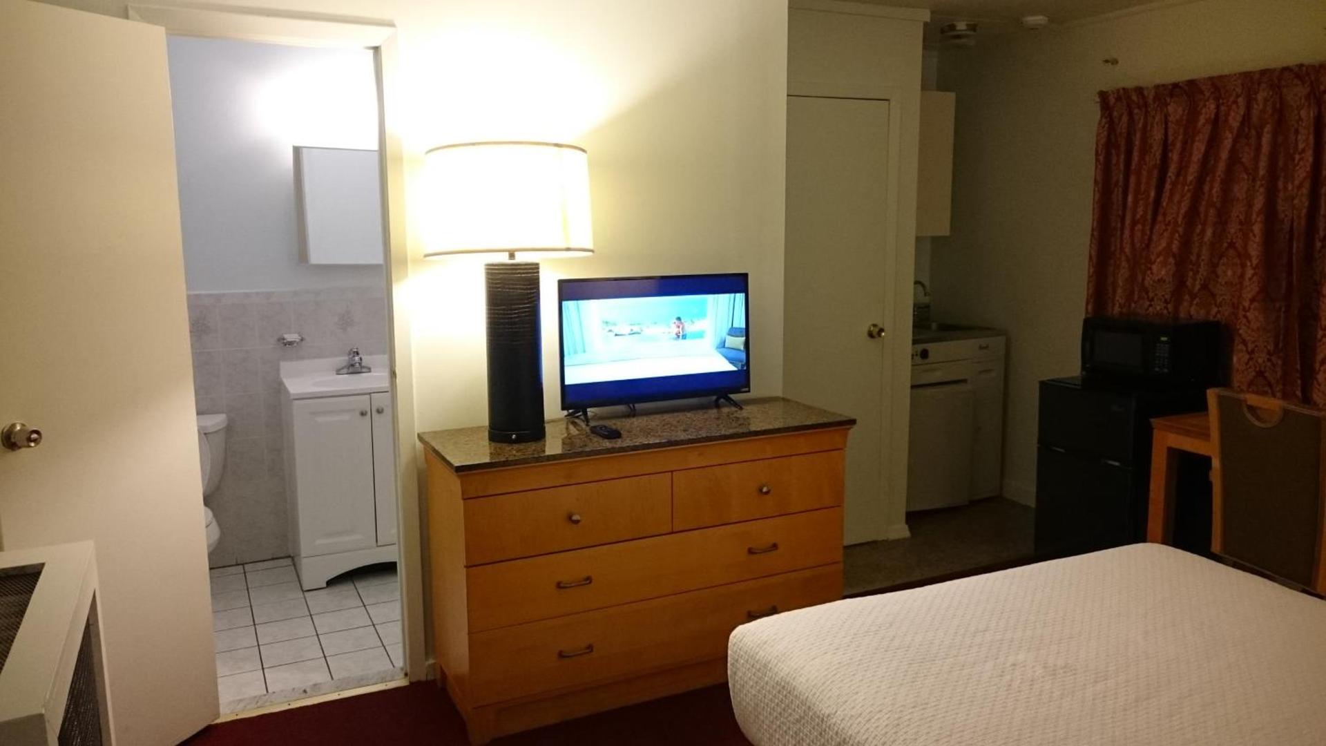 Greenview Inn Riverhead photo 18