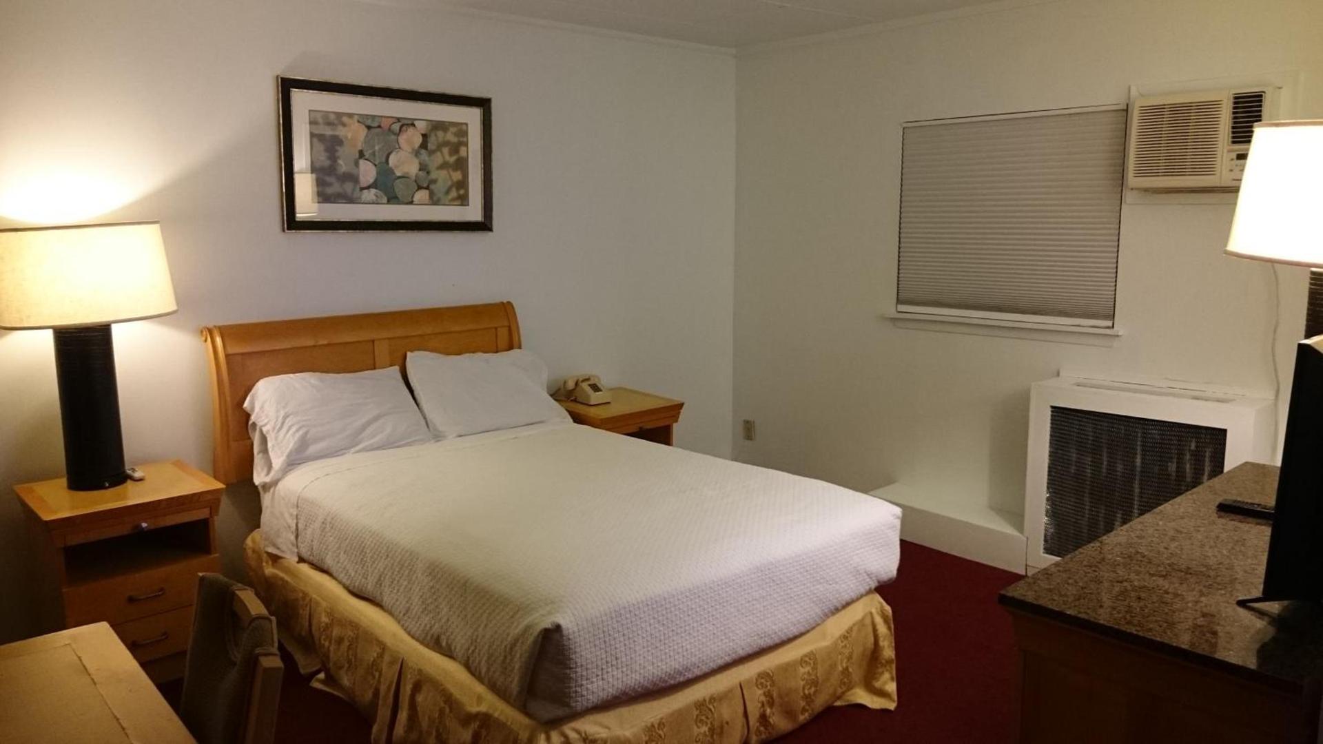 Greenview Inn Riverhead photo 20