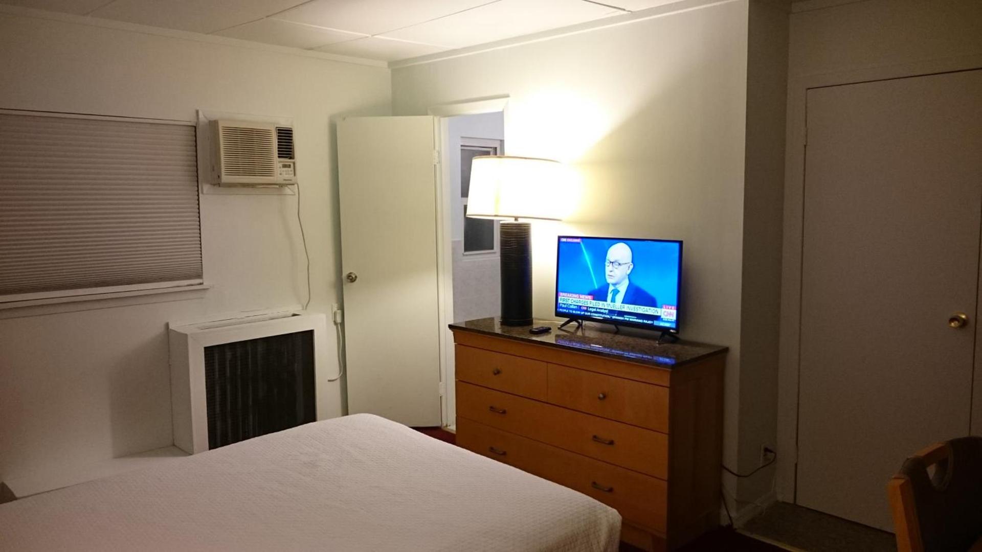 Greenview Inn Riverhead photo 22