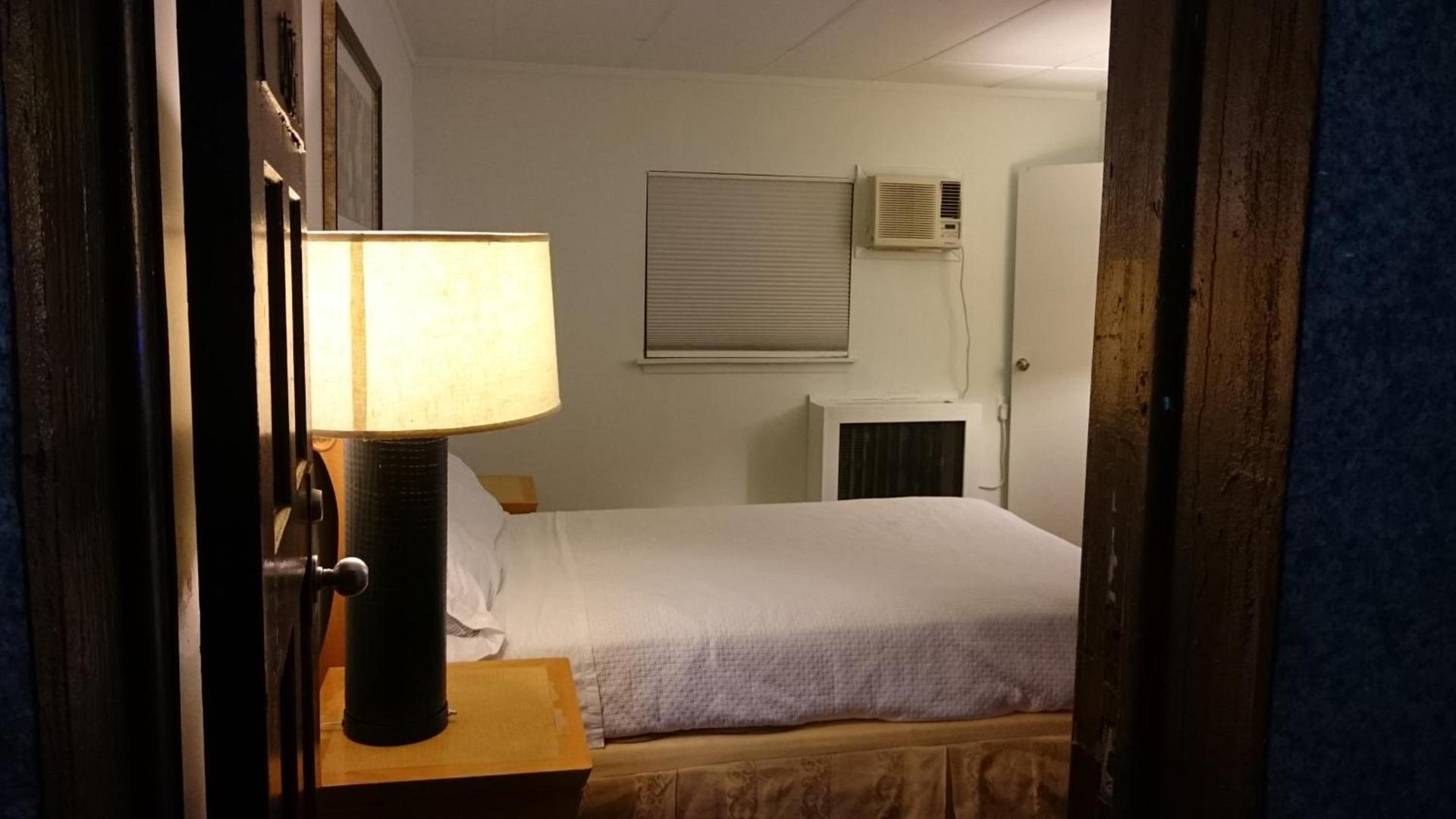 Greenview Inn Riverhead photo 23