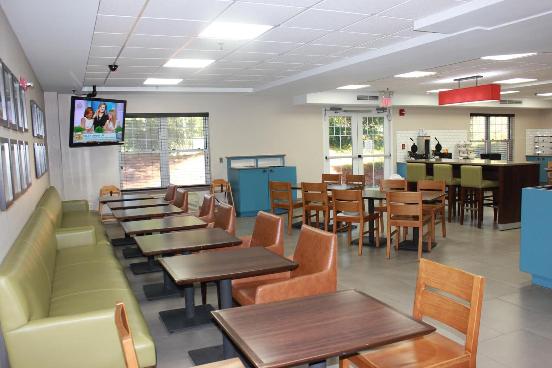 Country Inn & Suites by Radisson, Roanoke, VA photo 18