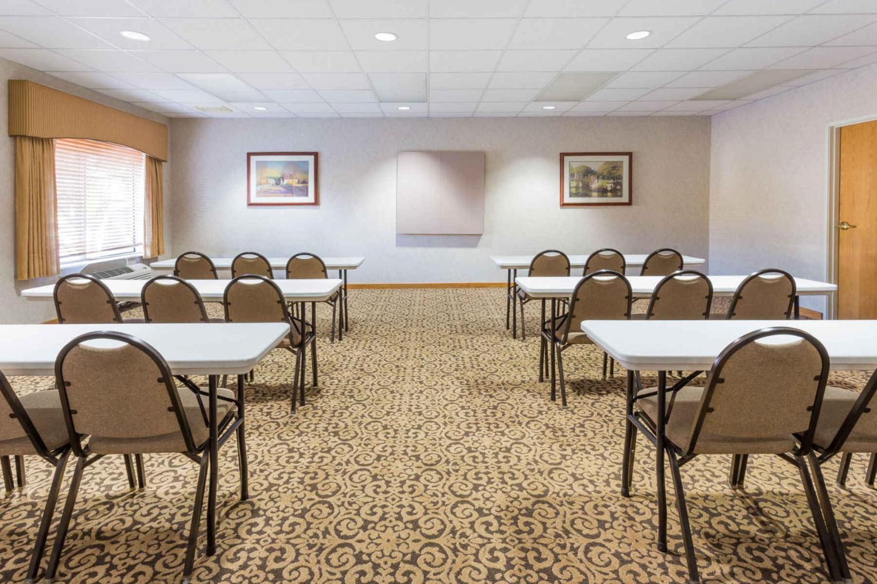Wingate by Wyndham Joliet photo 2