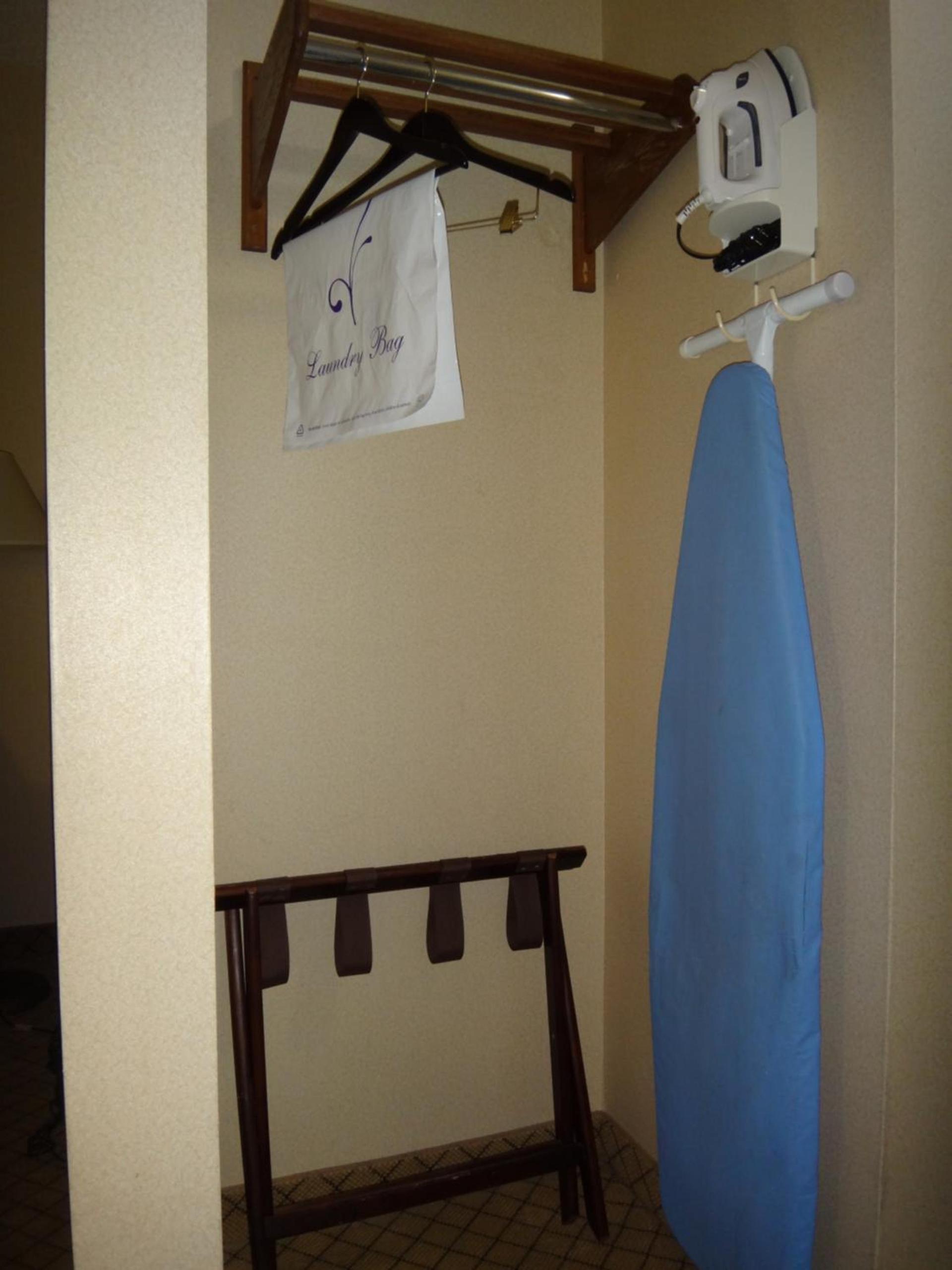 Days Inn by Wyndham Dodge City photo 21