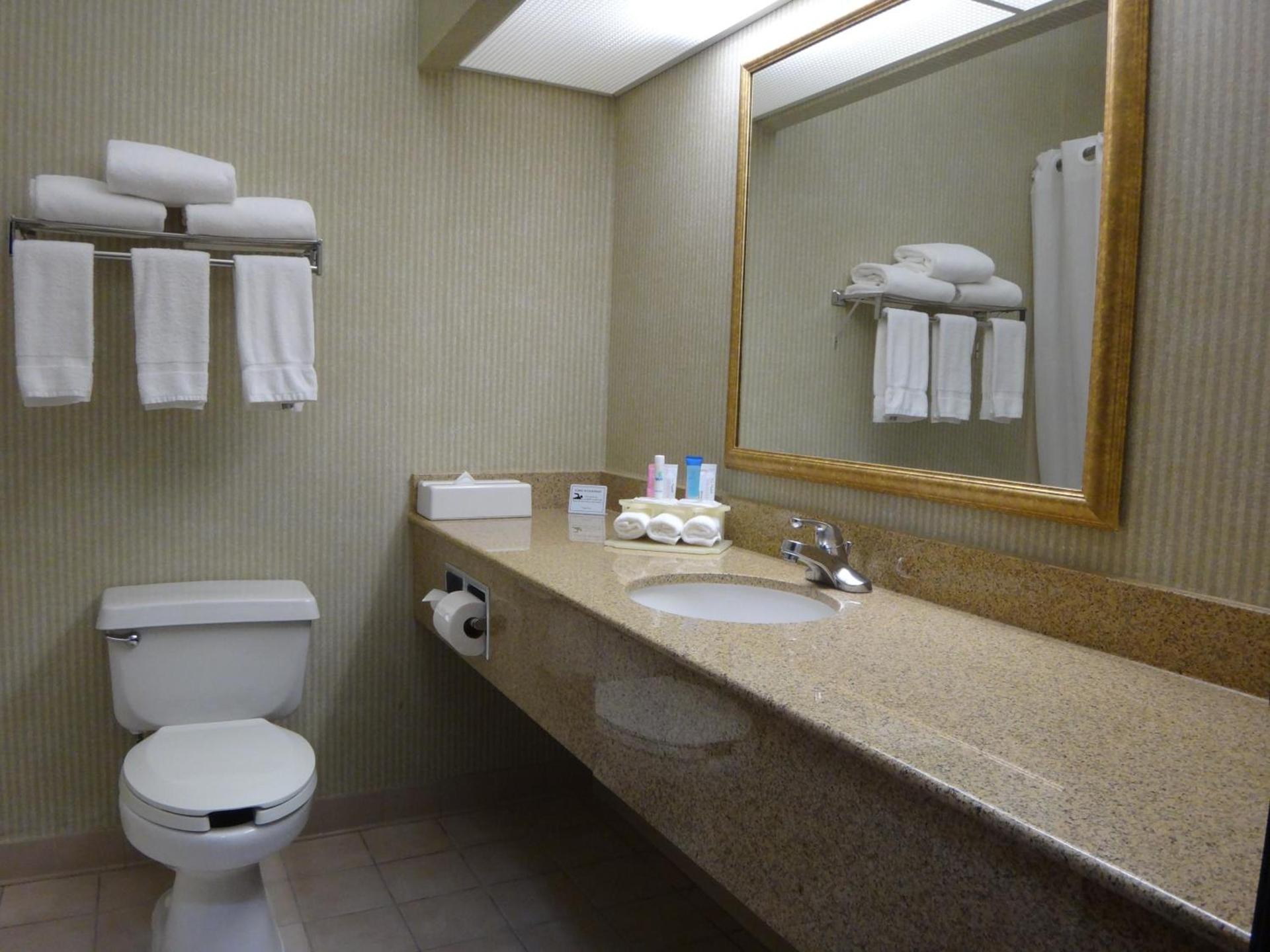 Days Inn by Wyndham Dodge City photo 9