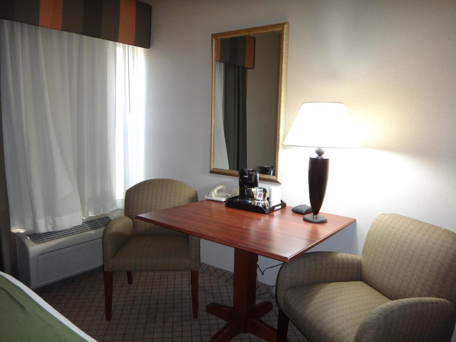 Days Inn by Wyndham Dodge City photo 18