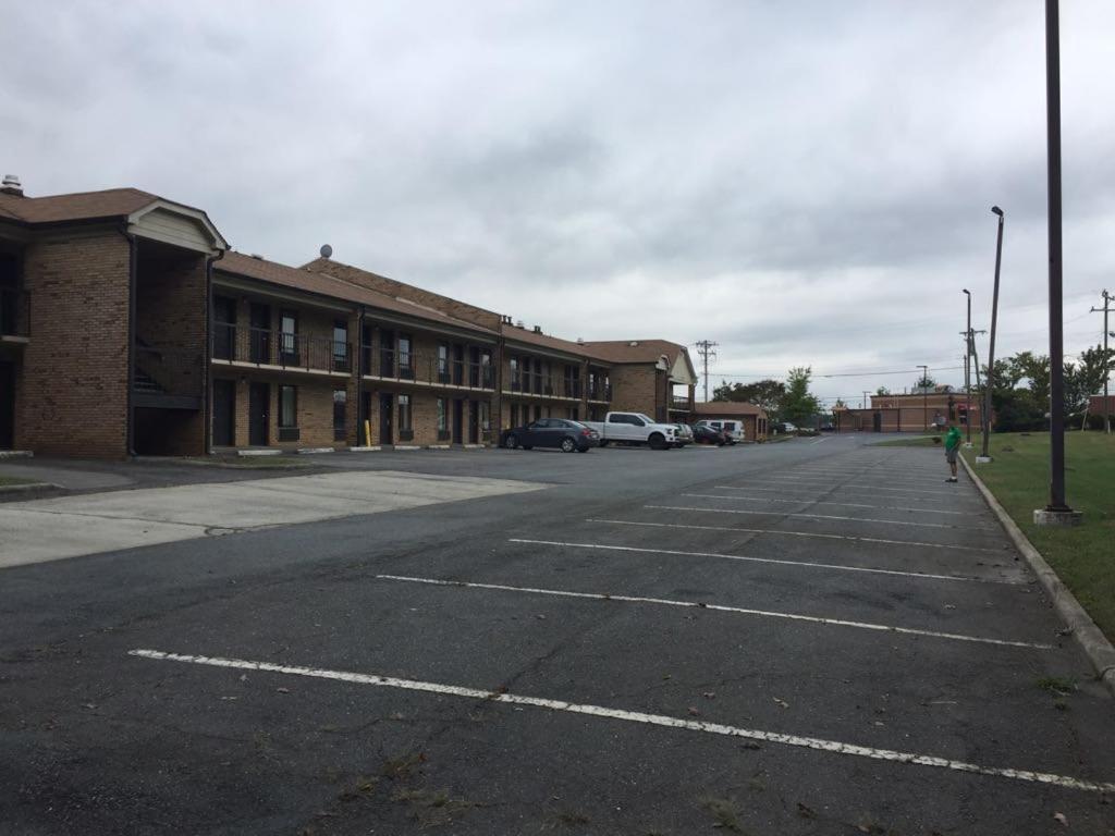 Days Inn by Wyndham King-Winston Salem Area photo 7