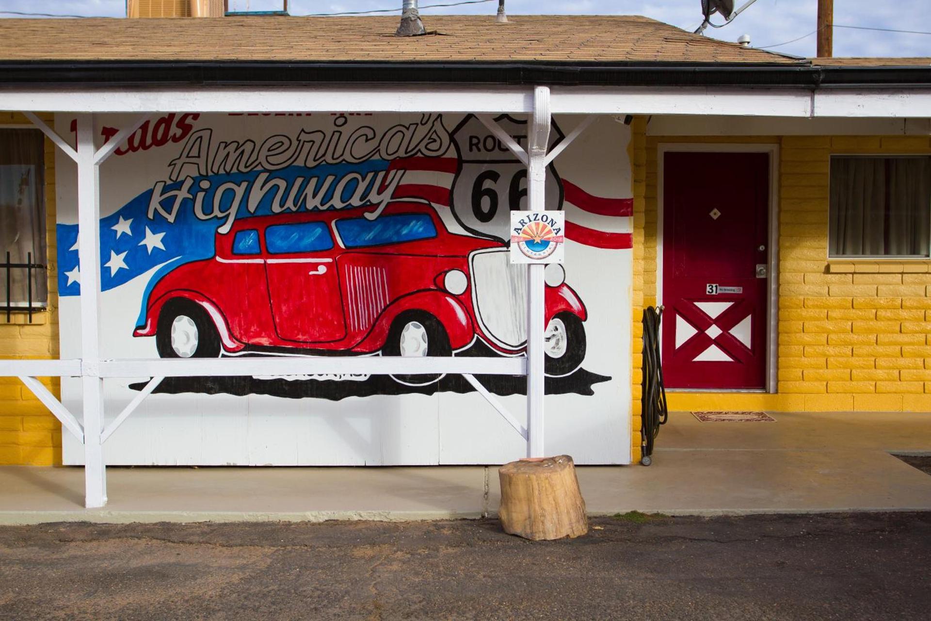 Brad's Desert Inn photo 24