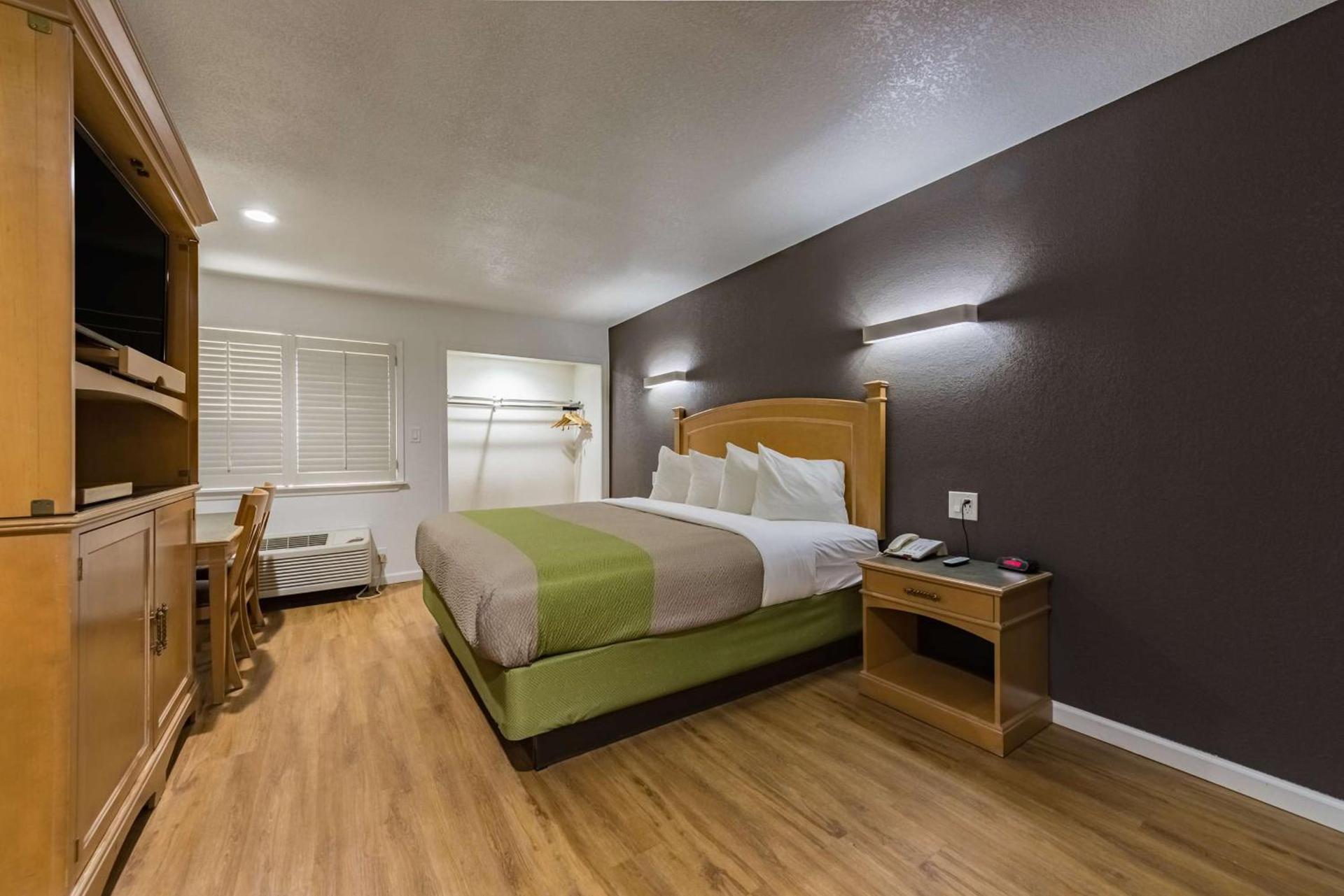 Studio 6-Plano, TX photo 9