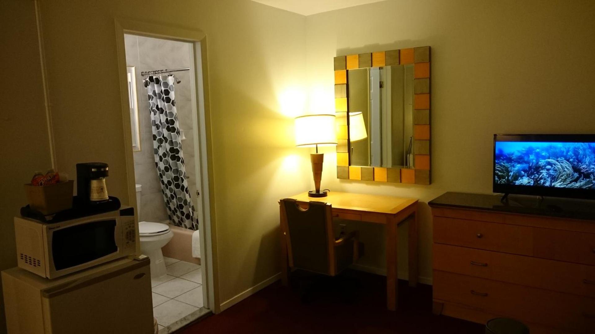 Greenview Inn Riverhead photo 8