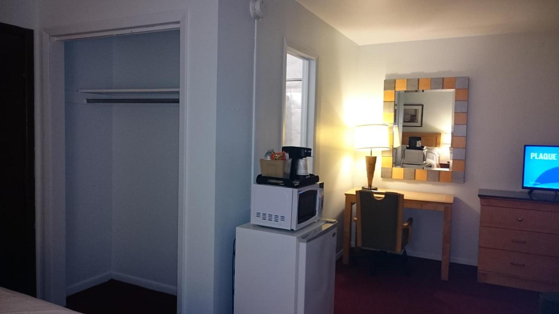 Greenview Inn Riverhead photo 10