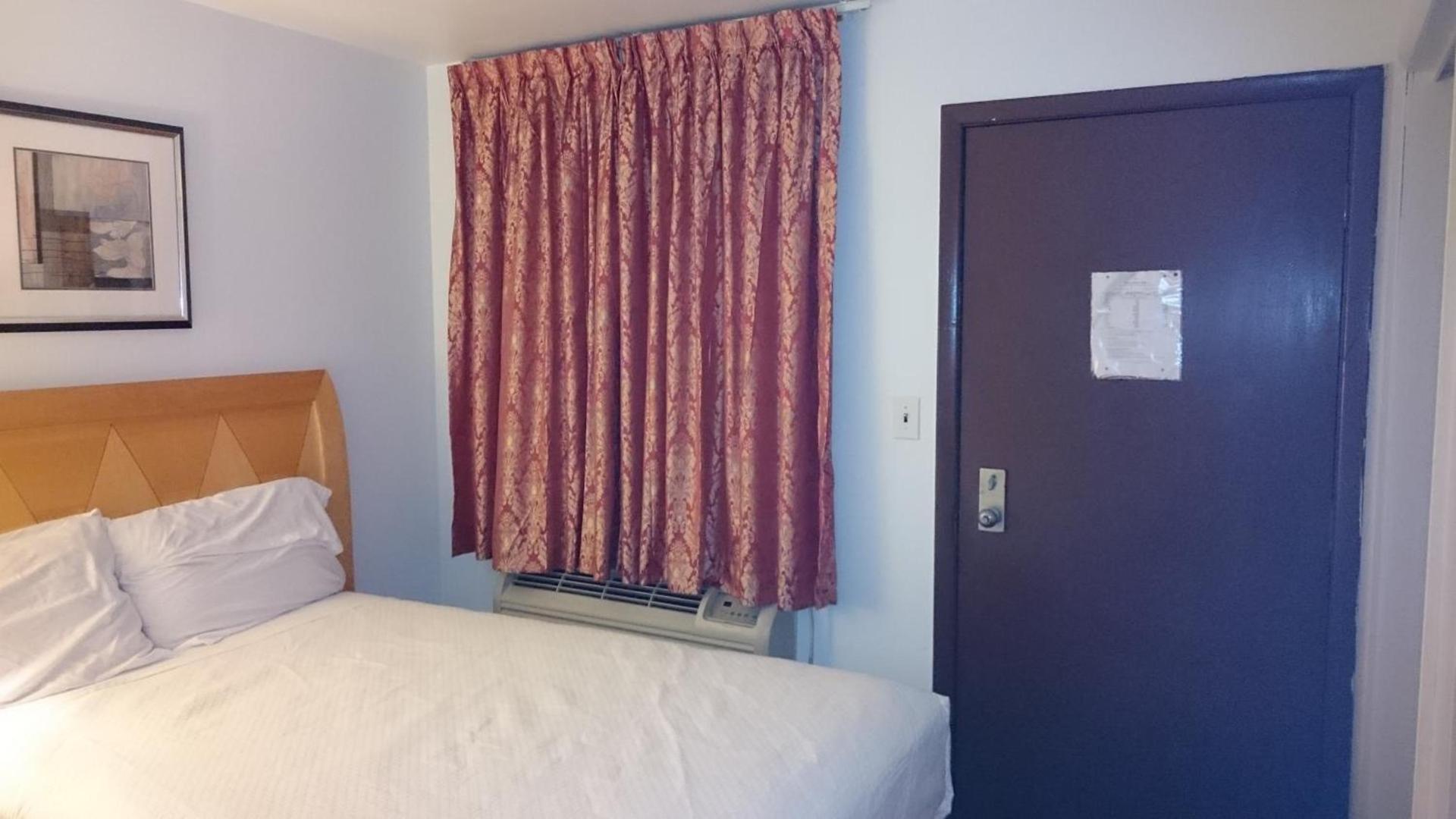 Greenview Inn Riverhead photo 12