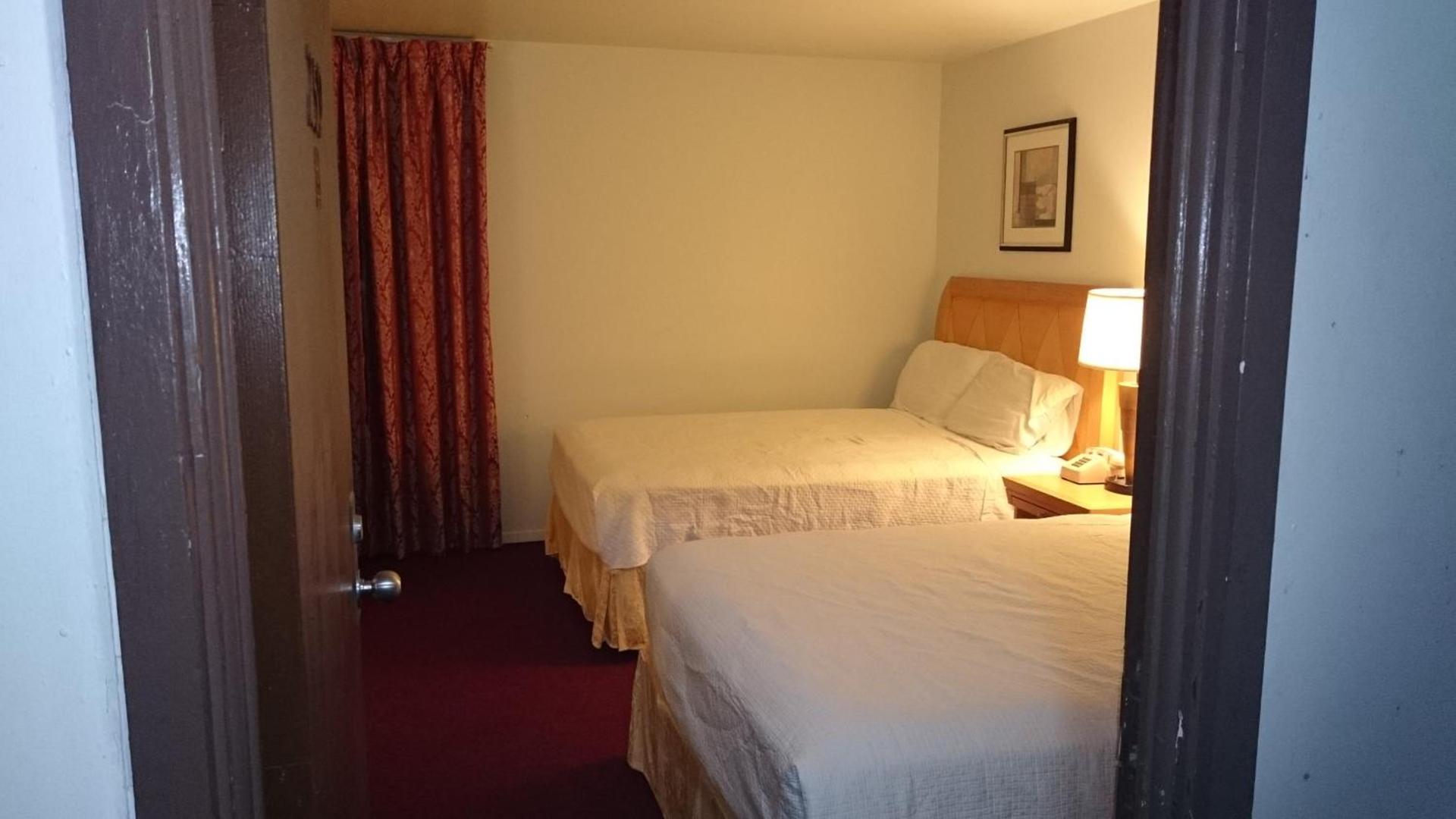Greenview Inn Riverhead photo 14