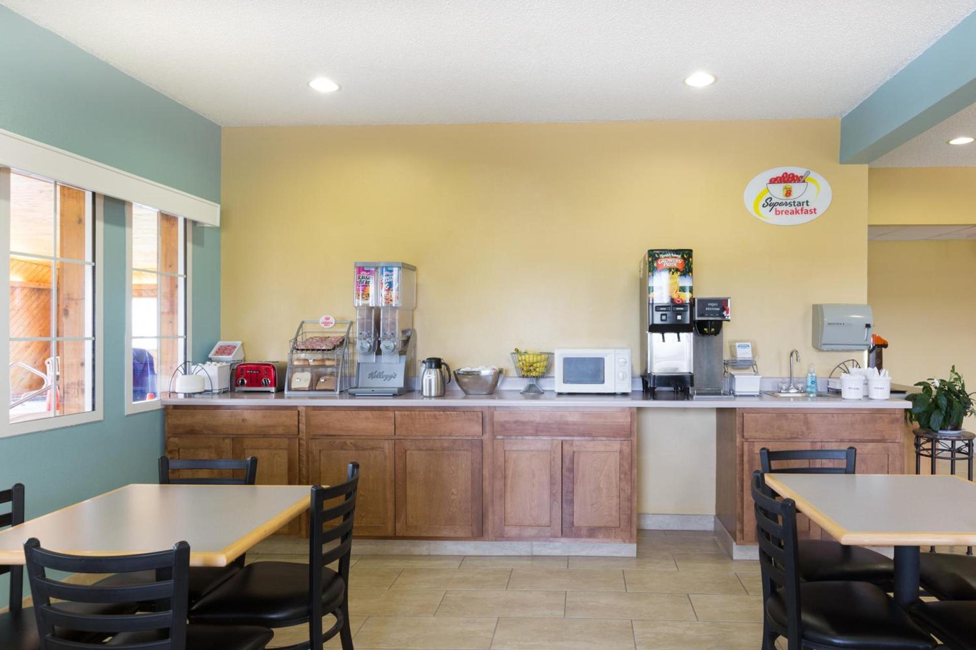 Super 8 by Wyndham Clarinda photo 16