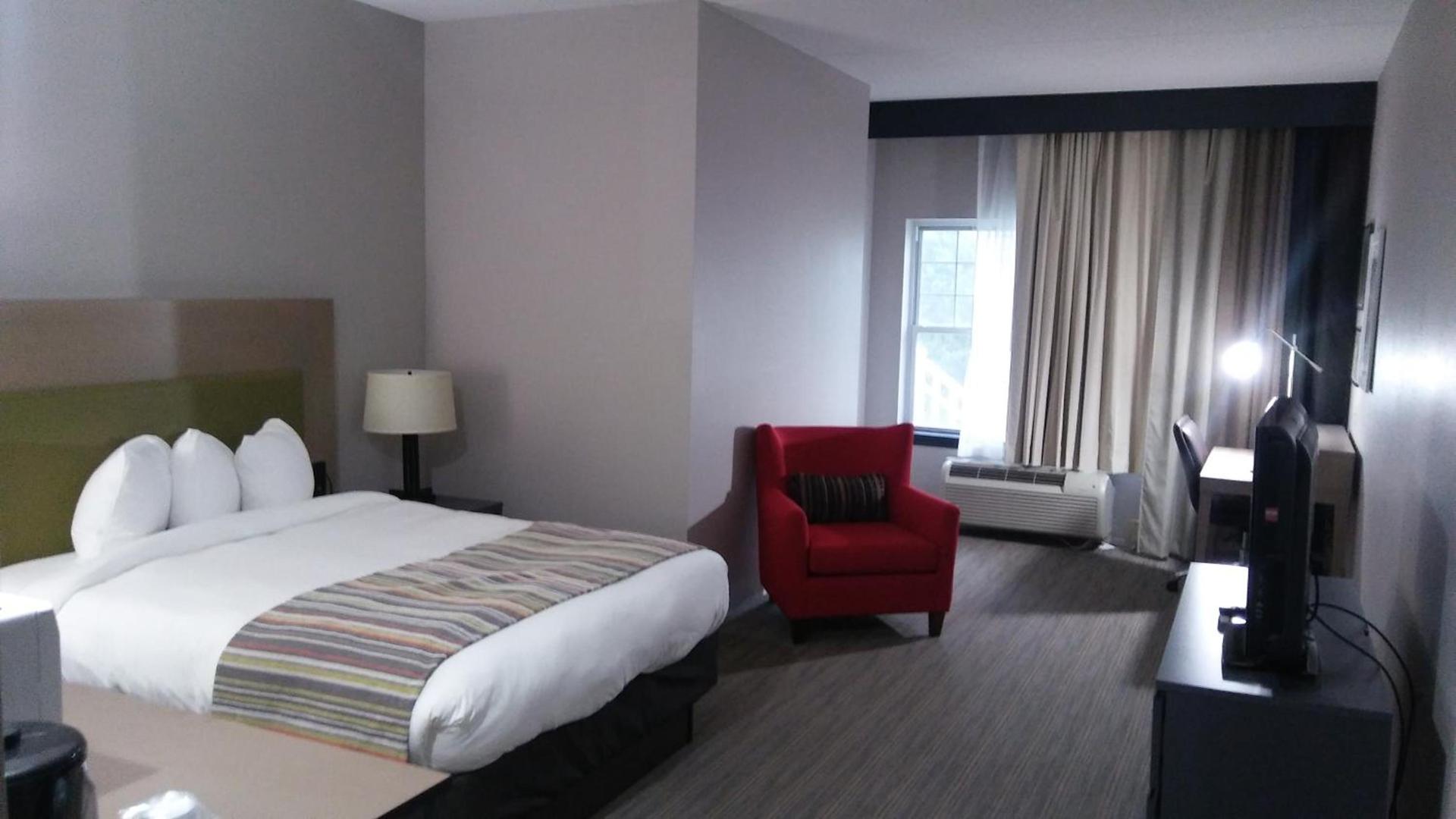 Country Inn & Suites by Radisson, Roanoke, VA photo 20