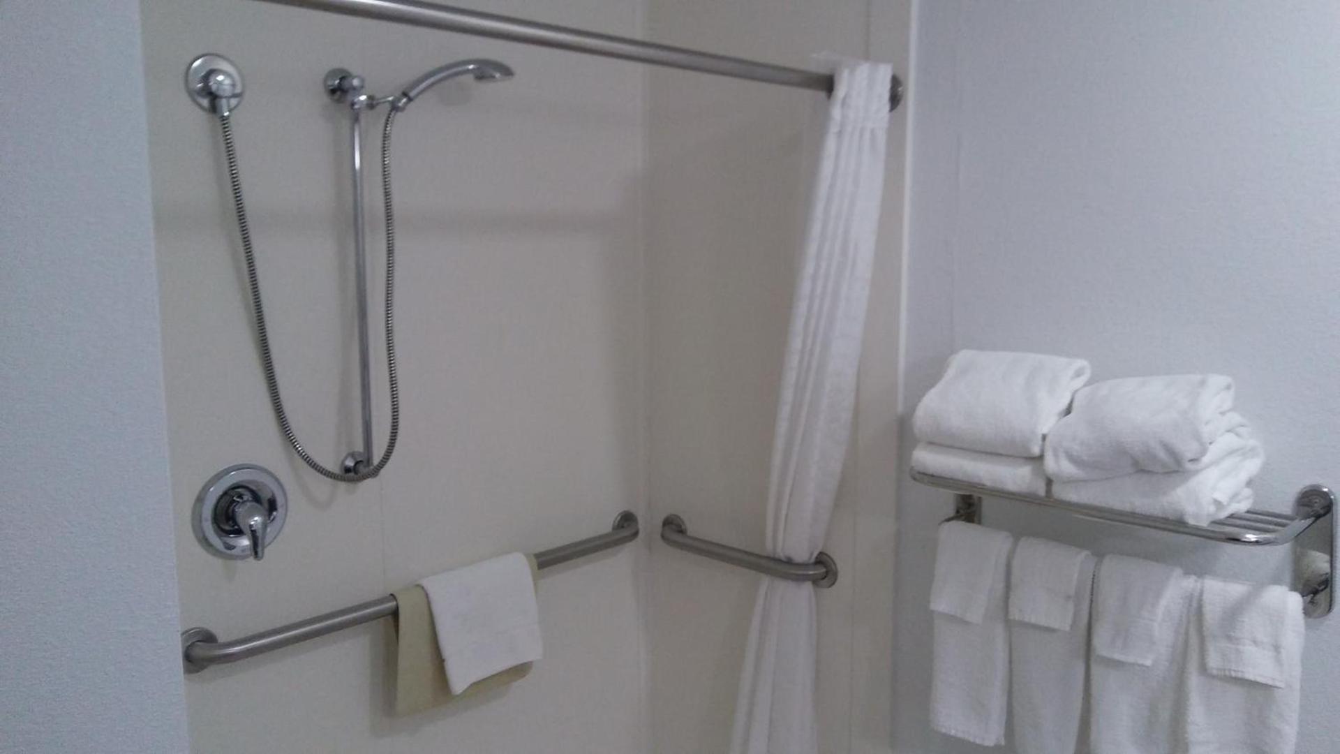 Country Inn & Suites by Radisson, Roanoke, VA photo 26