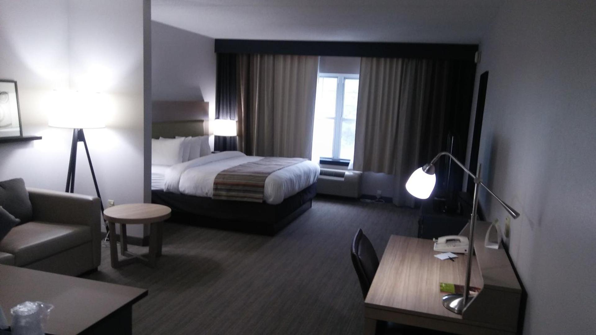 Country Inn & Suites by Radisson, Roanoke, VA photo 21