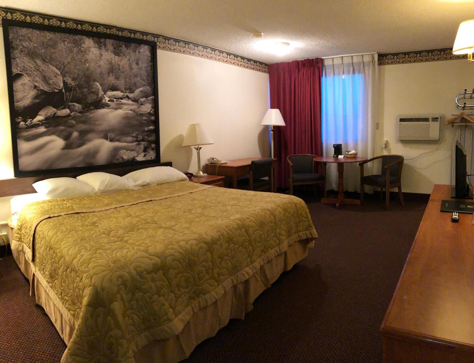 Super 8 by Wyndham Laramie photo 13