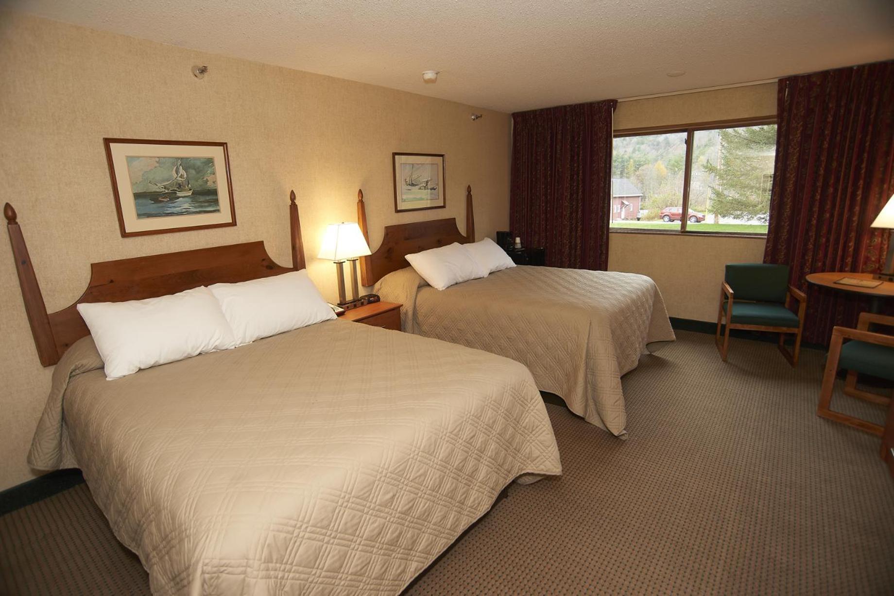 Commodores Inn photo 76