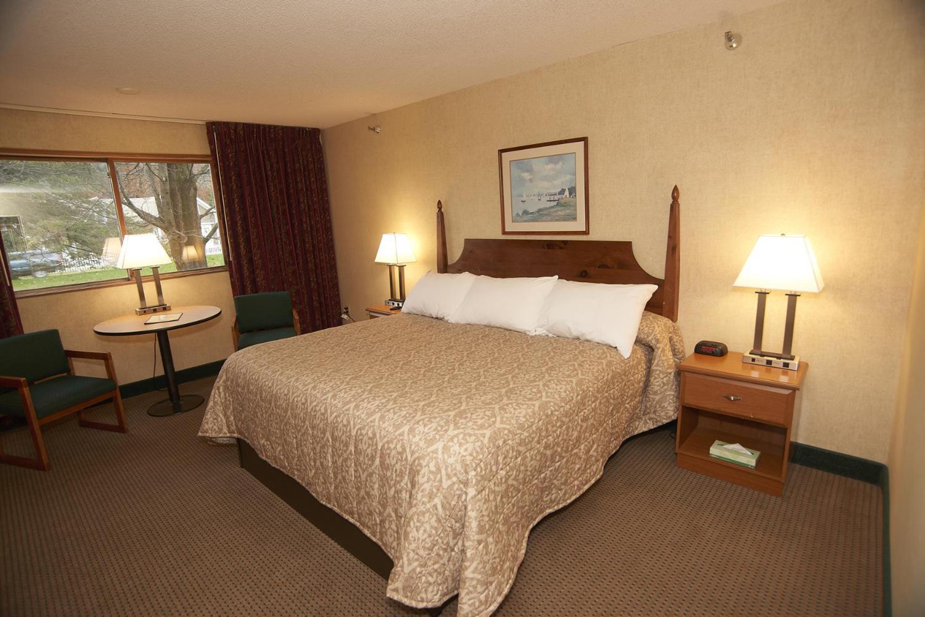 Commodores Inn photo 73