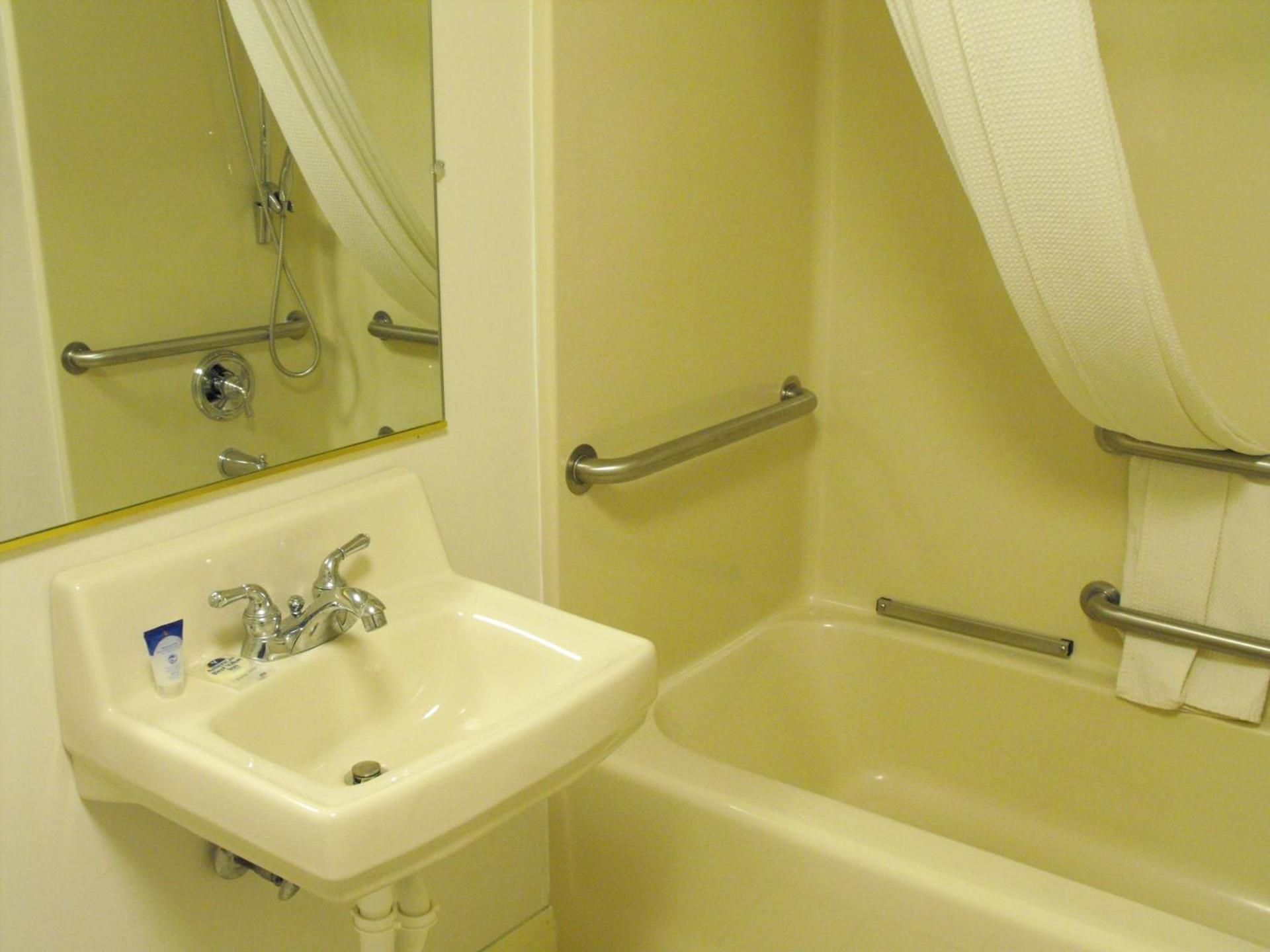 Americas Best Value Inn Three Rivers photo 23