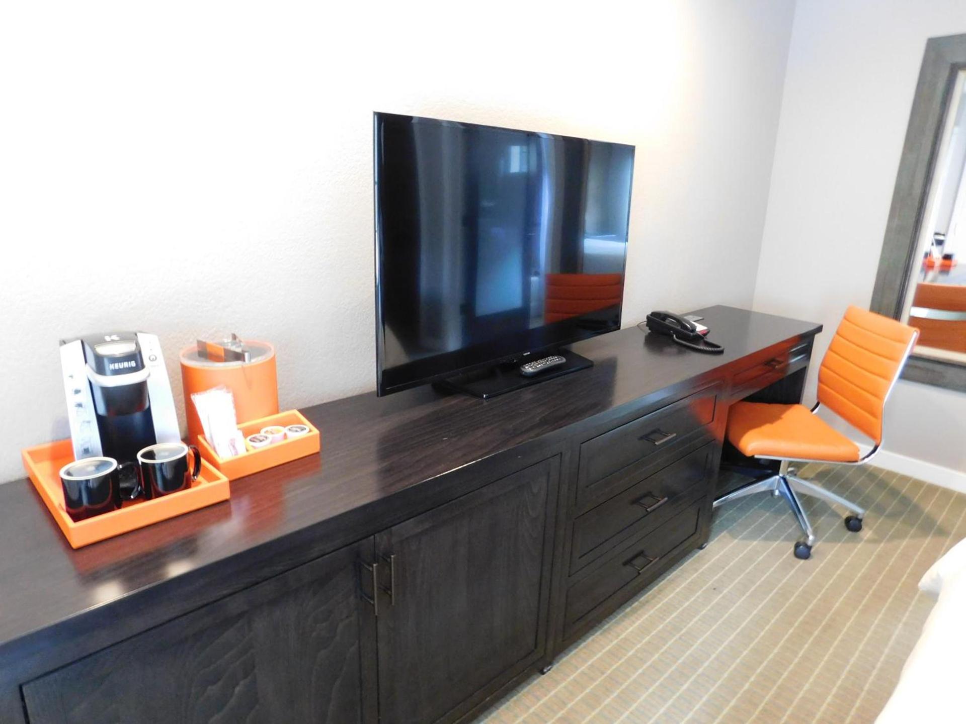 Wave Street Inn photo 20