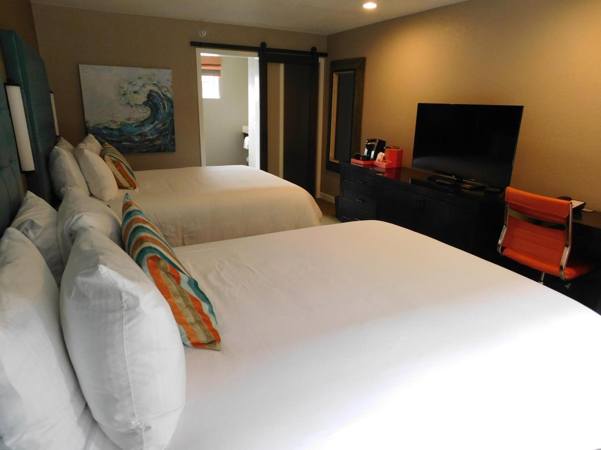 Wave Street Inn photo 26